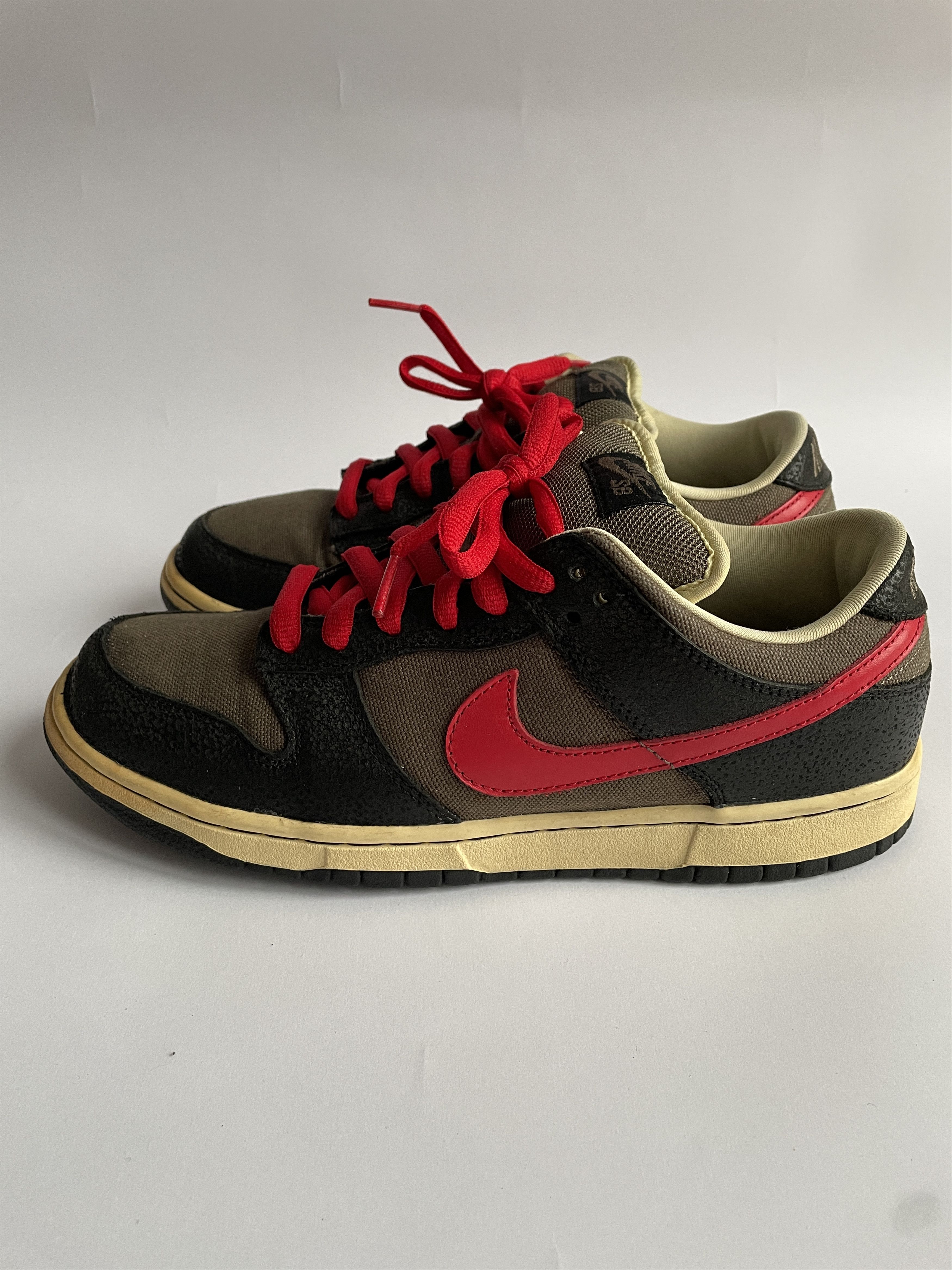 image of 2008 Nike Sb Dunk Low Iron Man OG Skunk Travis Lobster Shoes in Black, Men's (Size 9)