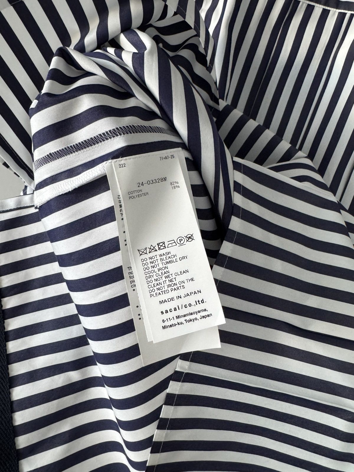 Sacai White and Navy Stripe Pleated Shirt 2 Size US M / EU 48-50 / 2 - 9 Thumbnail