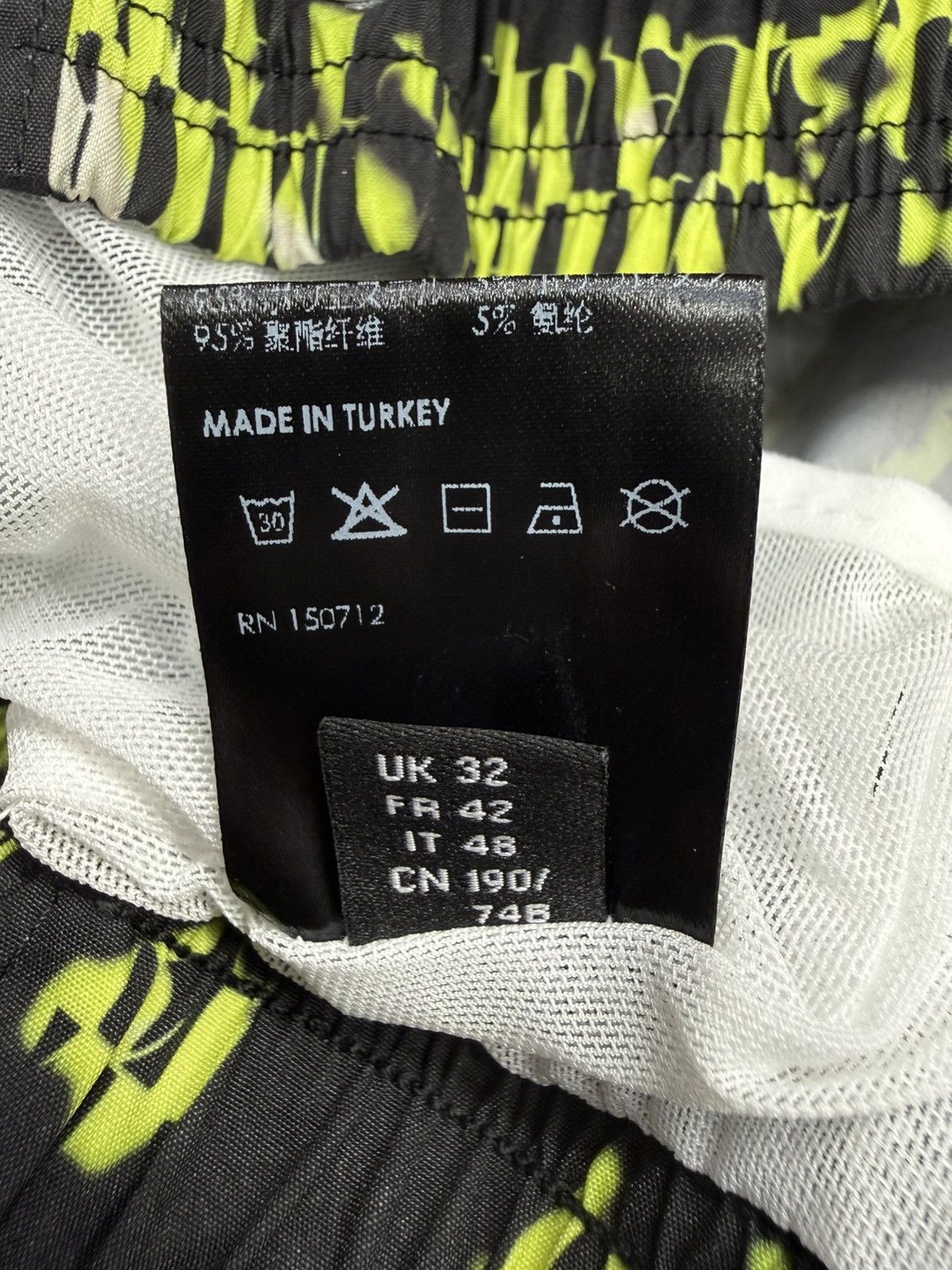Amiri Amiri Military All Over Swim shorts. BNWT. size M. rrp $525 Size US 32 / EU 48 - 9 Thumbnail