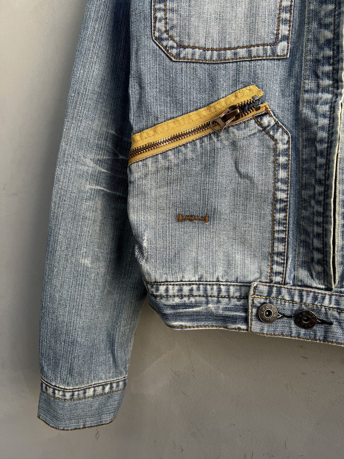 Diesel Vintage denim distressed cropped trucker jacket diesel y2k Size US M / EU 48-50 / 2 - 4 Thumbnail
