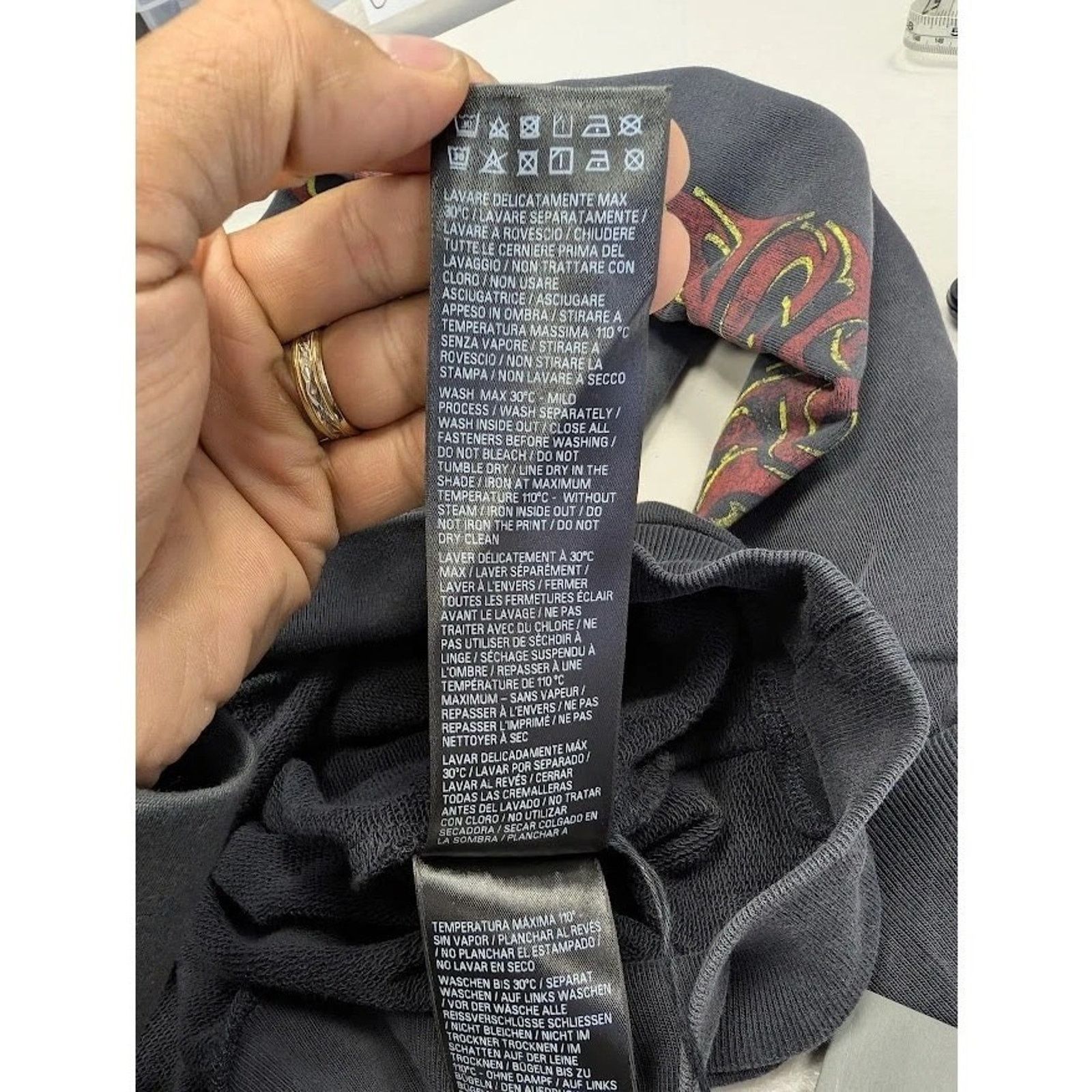 Balenciaga o1rshd1 Offshore Hoodie in Black Size US S / EU 44-46 / 1 - 14 Thumbnail