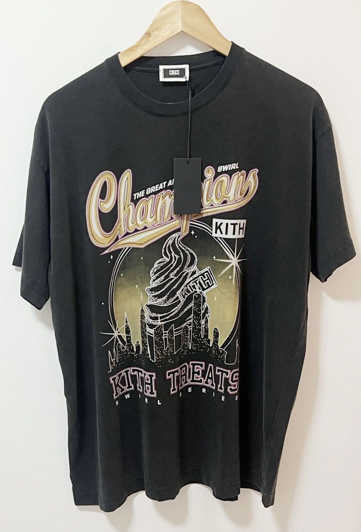 Kith × Vintage Kith Treats Champions With Tags & Bag Size US M / EU 48-50 / 2 - 2 Thumbnail