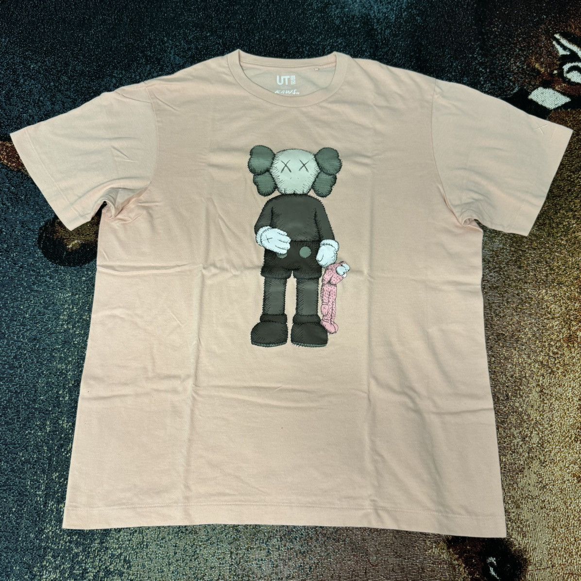 Kaws × Uniqlo KAWS X UNIQLO COMPANION TEE PINK Size US XL / EU 56 / 4 - 1 Thumbnail
