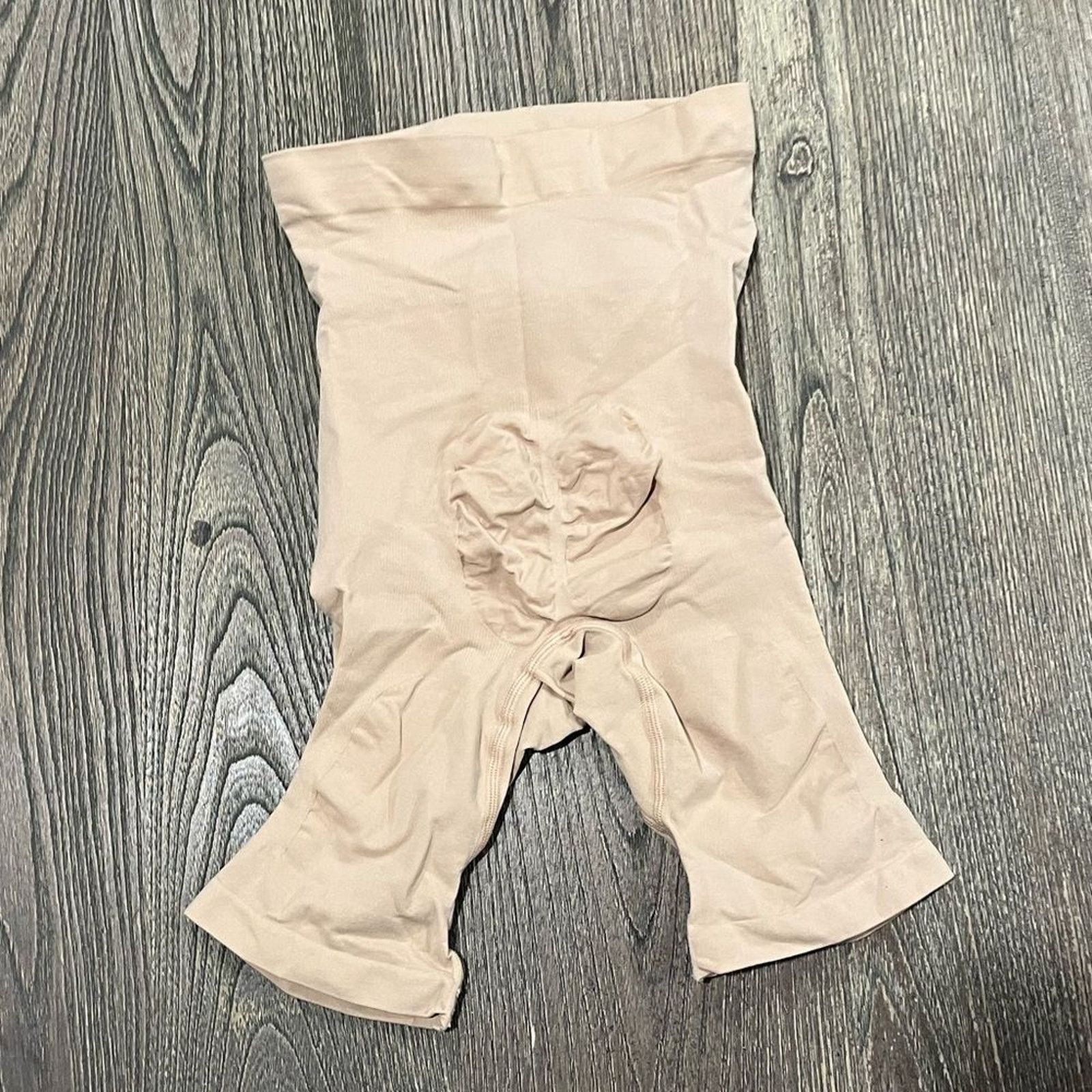 SKIMS NWOT Skims Everyday Sculpt High-Waisted Mid Thigh Short S-M Size ONE SIZE - 2 Thumbnail