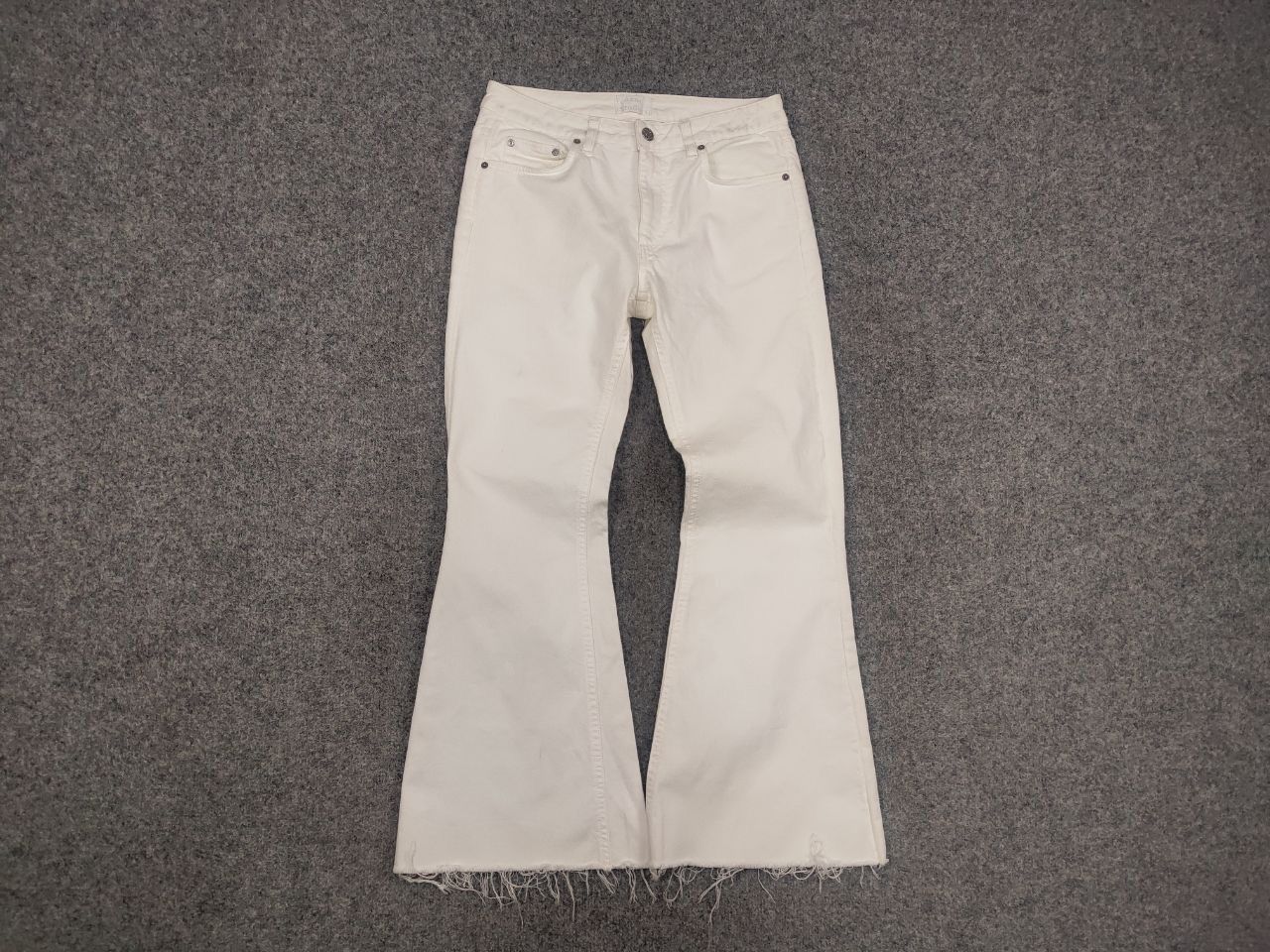 Acne Studios Acne Studios Mello Optic Flared Jeans Vintage White Wash Size 26" / US 2 / IT 38 - 4 Thumbnail