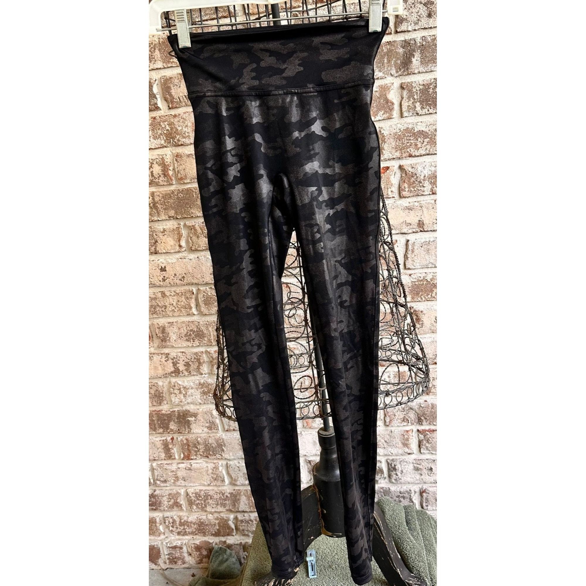 Spanx Spanx Look At Me Now Black Camo Leggings XS Extra Small Size 22" - 4 Thumbnail