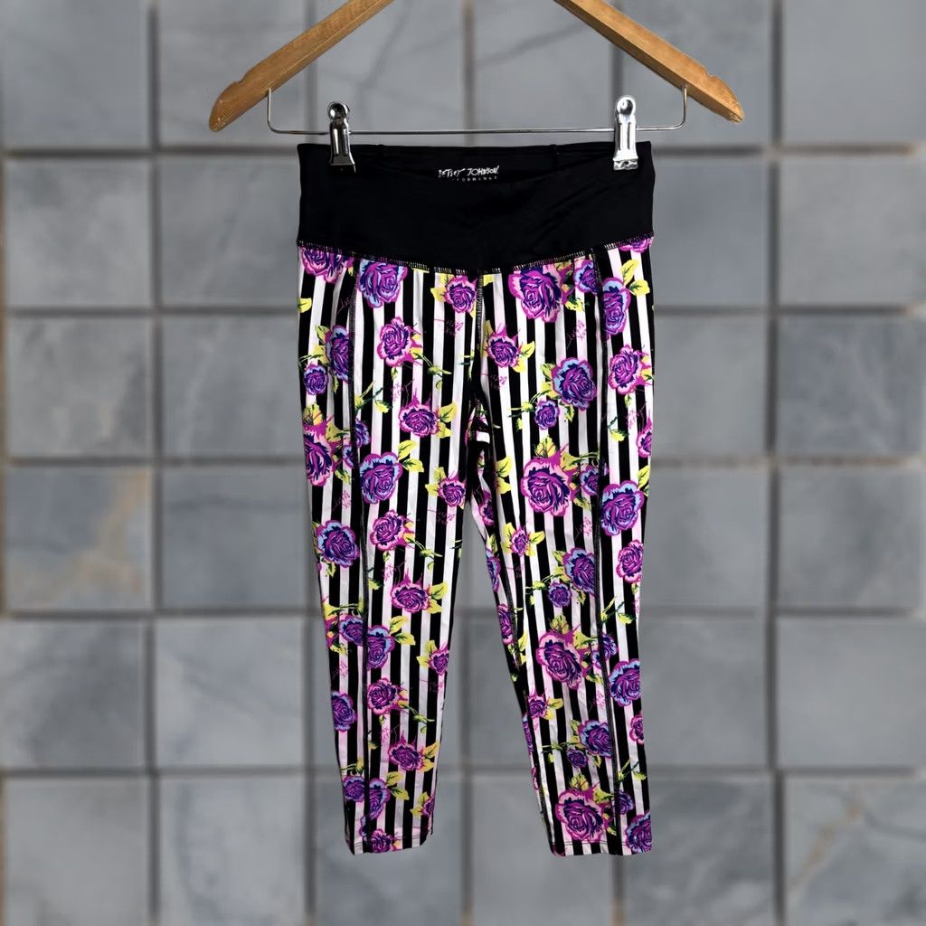 Betsey Johnson Betsey Johnson Leggings Womens XS Rose Floral Print Crop Performance Gym Size 26" / US 2 / IT 38 - 1 Thumbnail