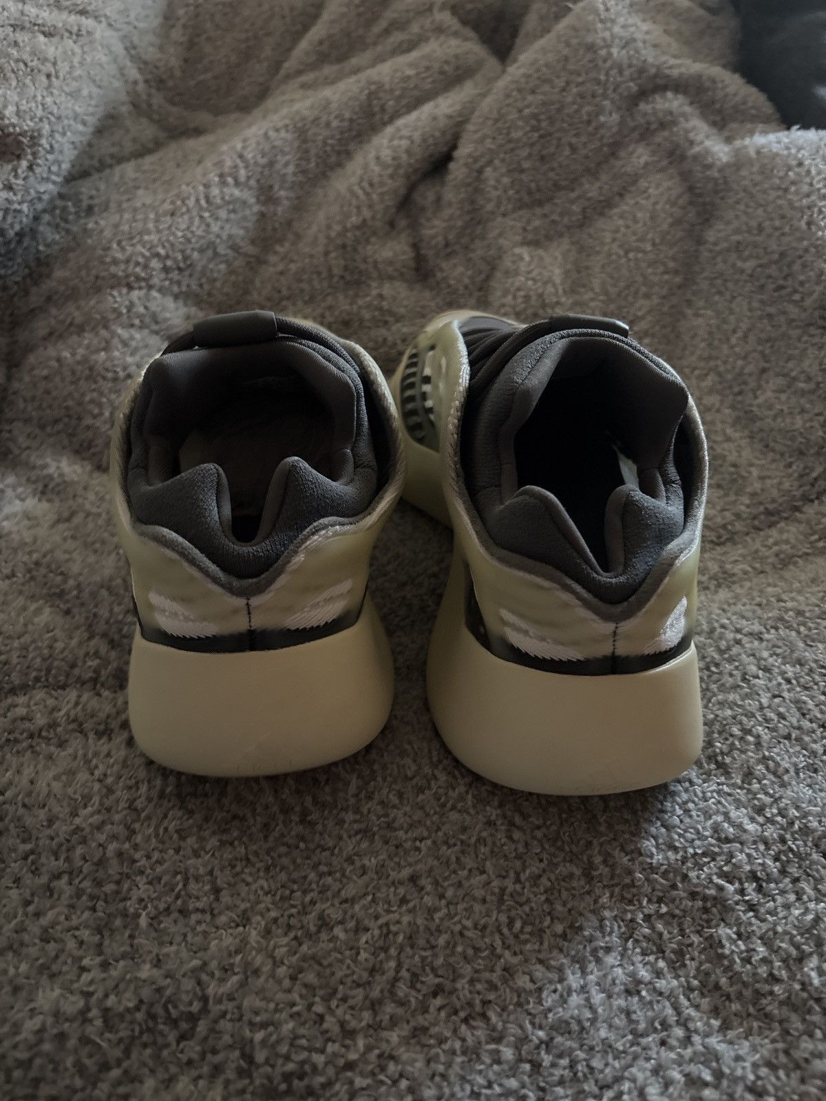 Yeezy Yeezy 700 Size US 5.5 / EU 38 - 4 Thumbnail