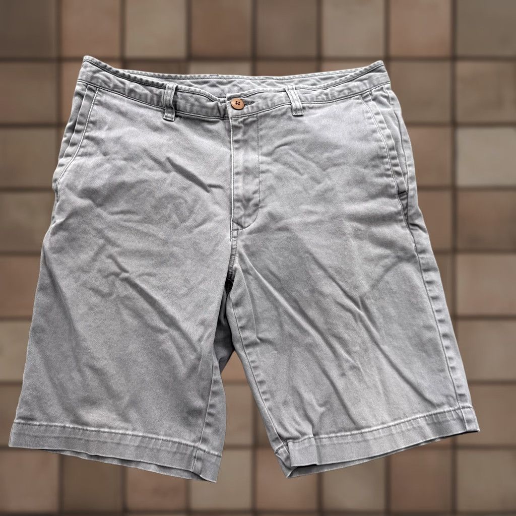 Tommy Bahama Tommy Bahama Shorts Mens 32 Gray Chino Stretch 11 Inseam Casual Cotton Summer Size US 32 / EU 48 - 1 Thumbnail