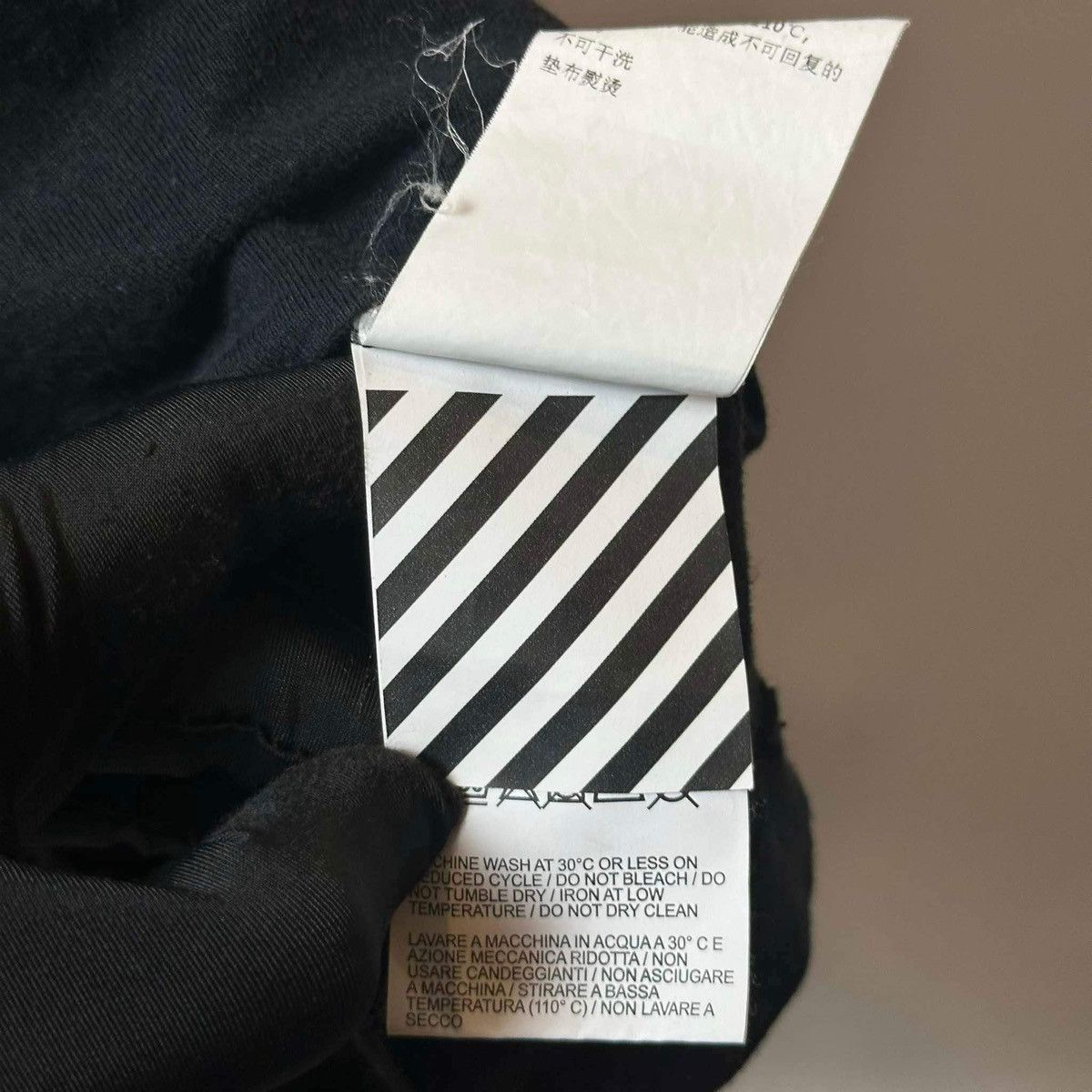Hypebeast × Off-White OFF WHITE ACRYLIC ARROWS BLACK T SHIRT Size US L / EU 52-54 / 3 - 8 Thumbnail