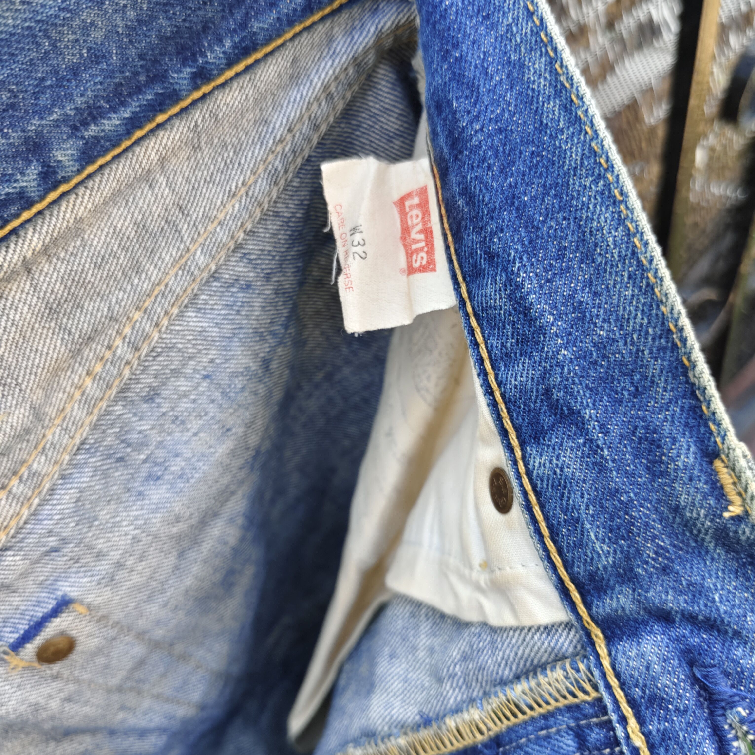 Levi's Vintage 90s Levi's 702 Big E Distressed Selvedge Jean Size US 31 - 12 Thumbnail