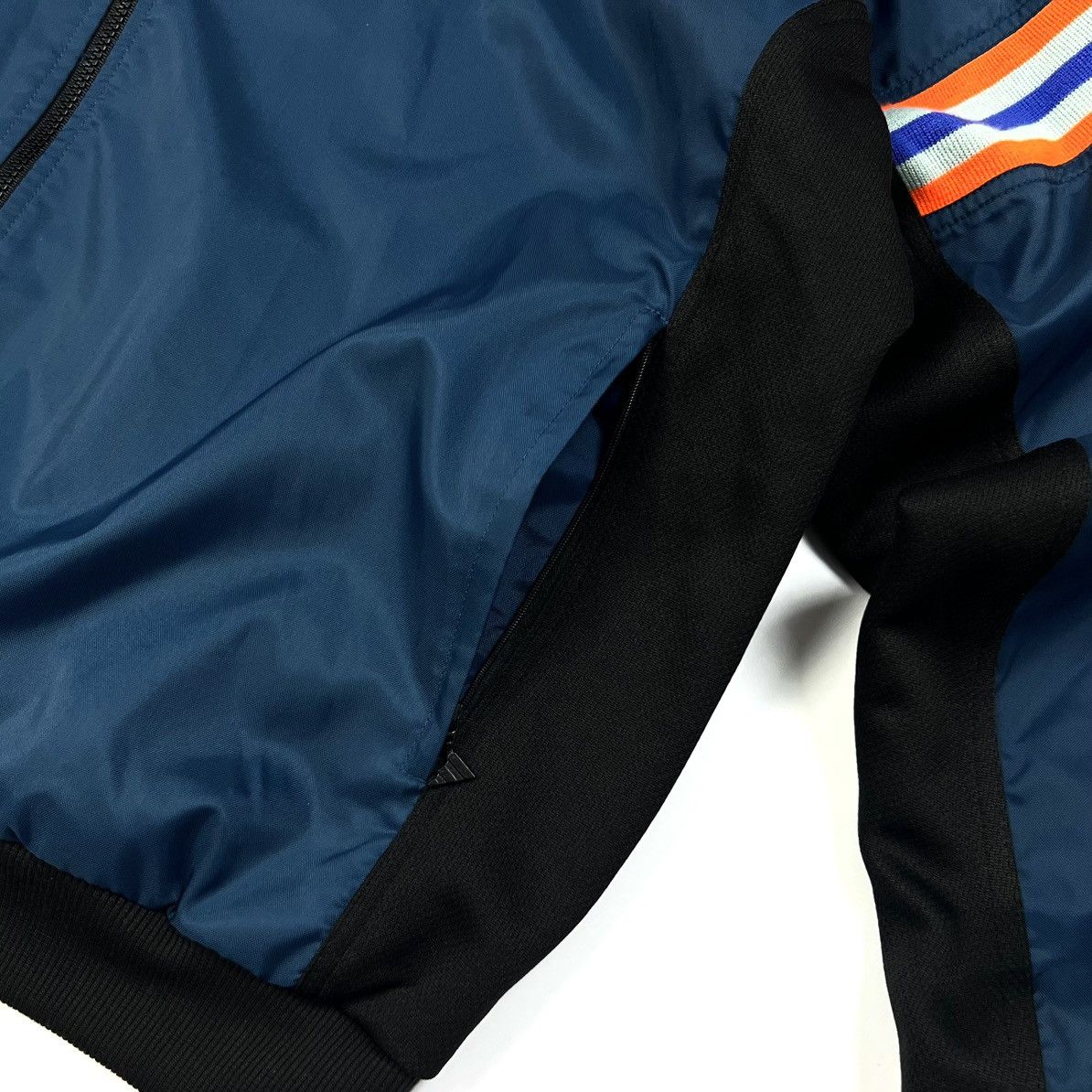 Adidas × Vintage Vintage Adidas Oversized Nylon Windbreaker Jacket Size XL Size US XL / EU 56 / 4 - 12 Thumbnail