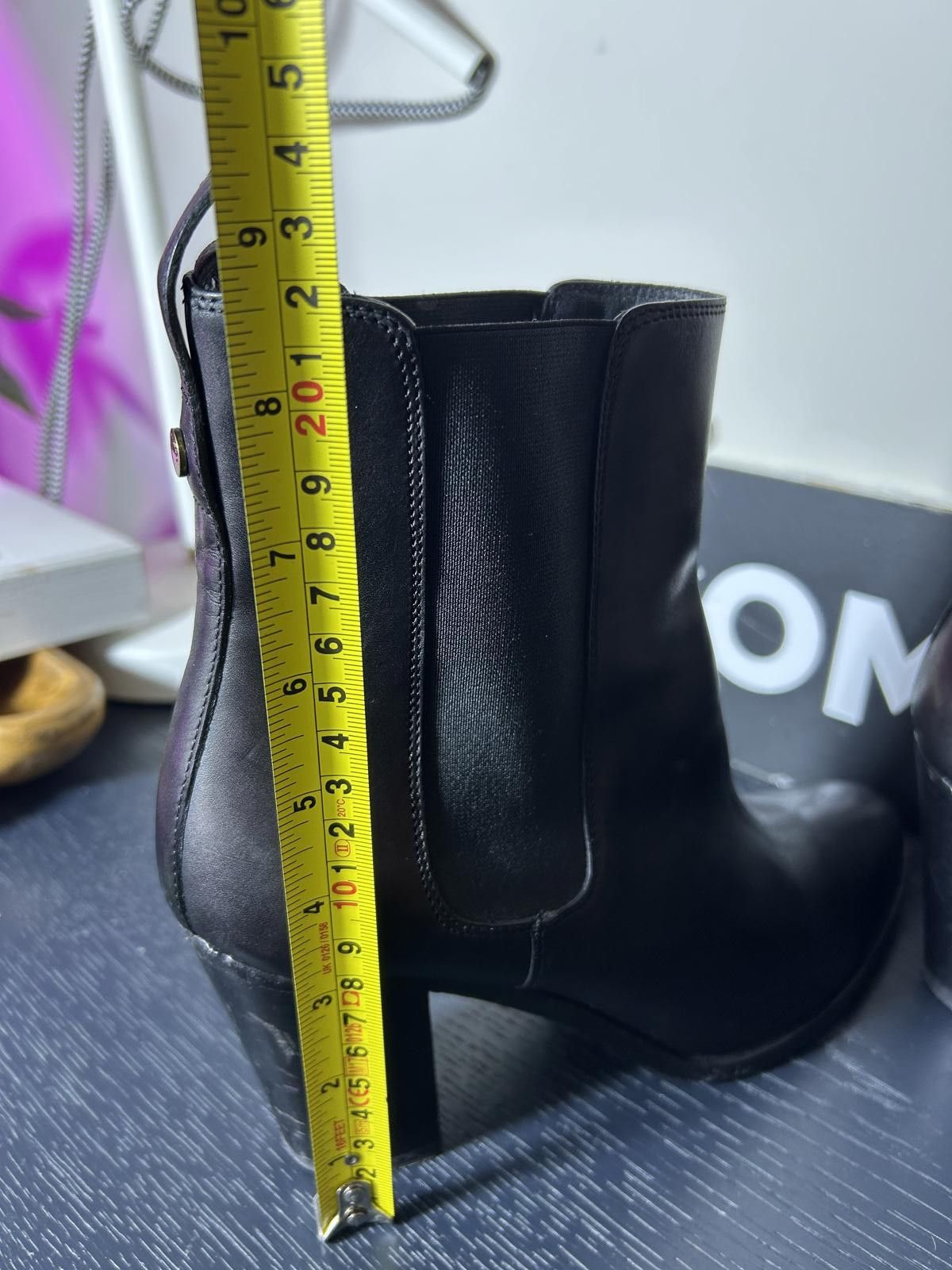 Burberry Burberry Black Leather Glendale 75 Equestrian Ankle Boots Size US 9 / IT 39 - 6 Thumbnail