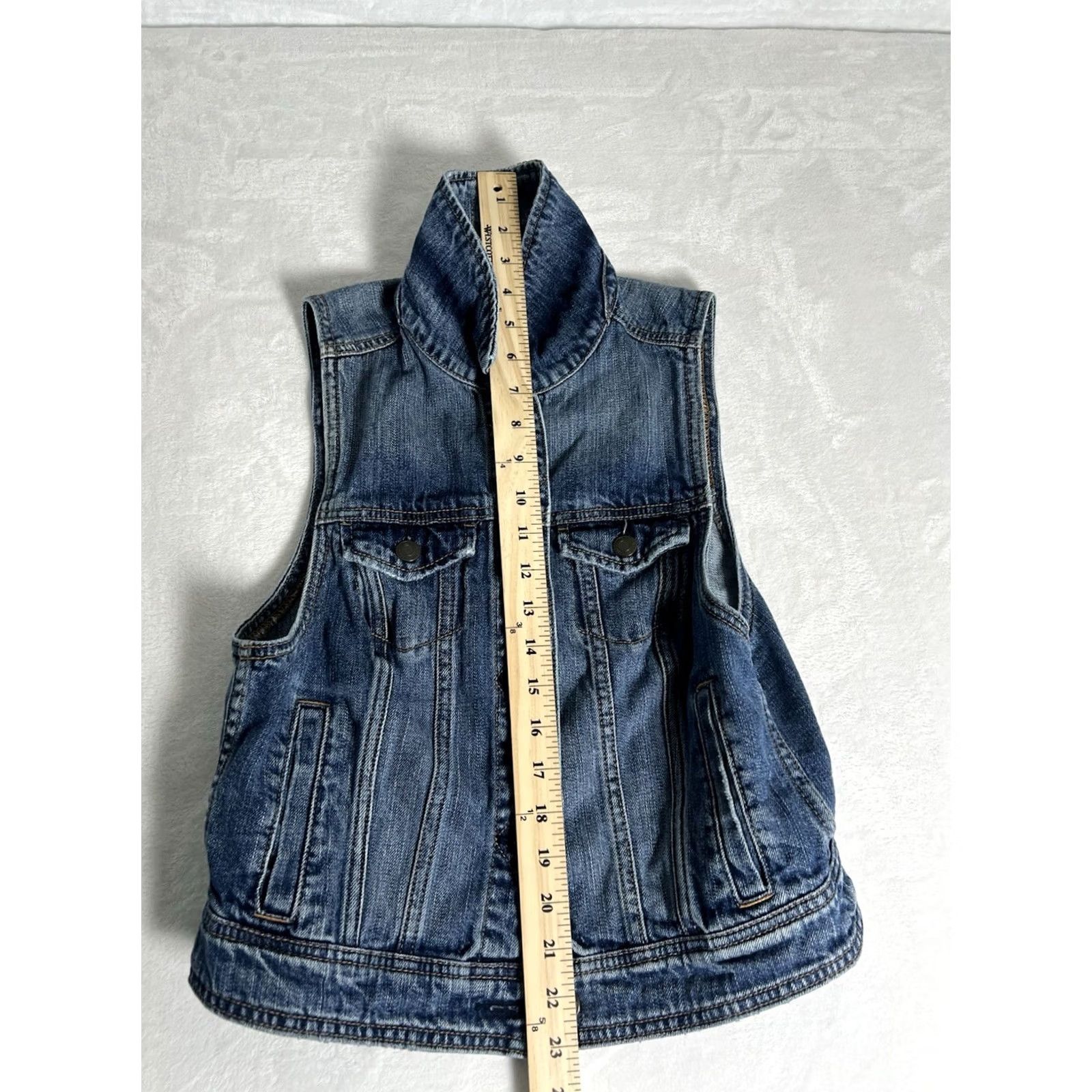 American Eagle Outfitters VINTAGE American Eagle Outfitters Denim Vest Women’s Medium Wash Pockets Button Short Sleeveless Blue Womens Size M / US 6-8 / IT 42-44 - 3 Thumbnail