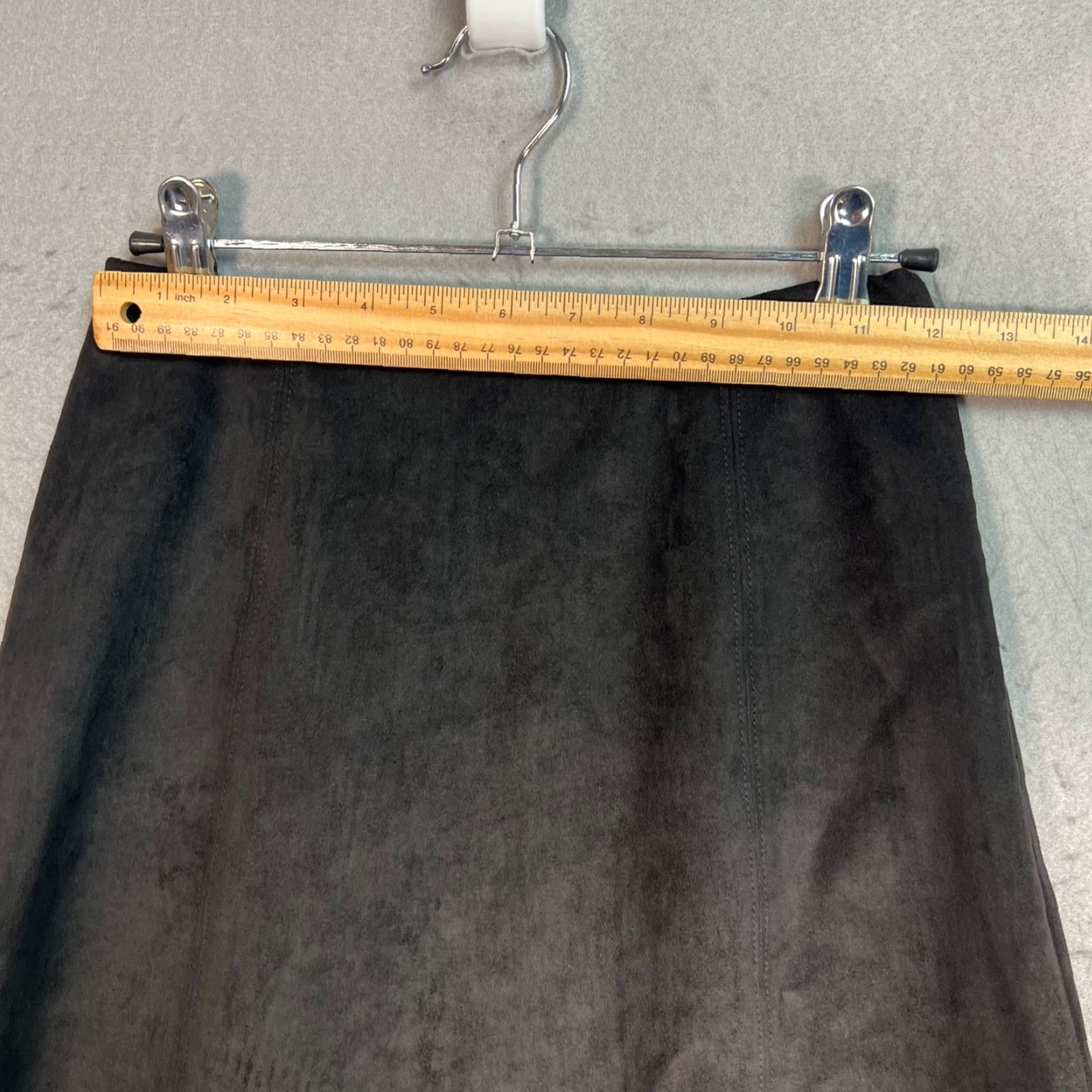 Vintage Babaton Skirt Womens 0 Black Faux Suede A-Line Mini Polyester Blend Adult Womens Size 0 Black A-Line Skirt Mens Womens Boys Girls? Size 25" / US 0 / IT 36 - 5 Thumbnail