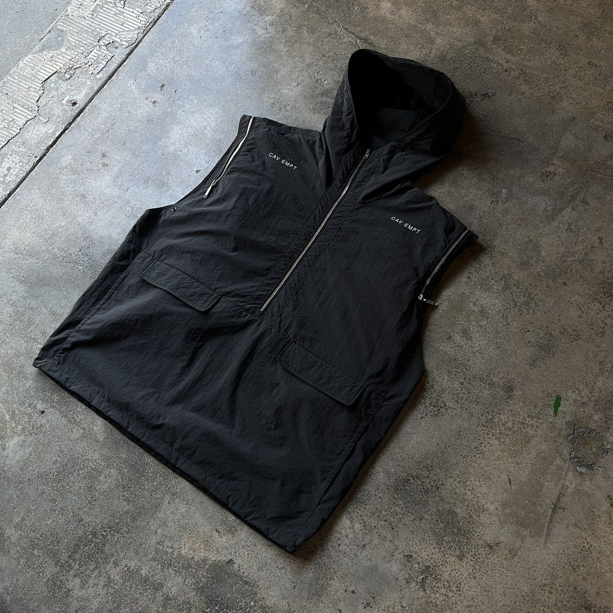 Cav Empt Cav Empt Concealed Sleeve Popover Jacket Size US XL / EU 56 / 4 - 14 Thumbnail