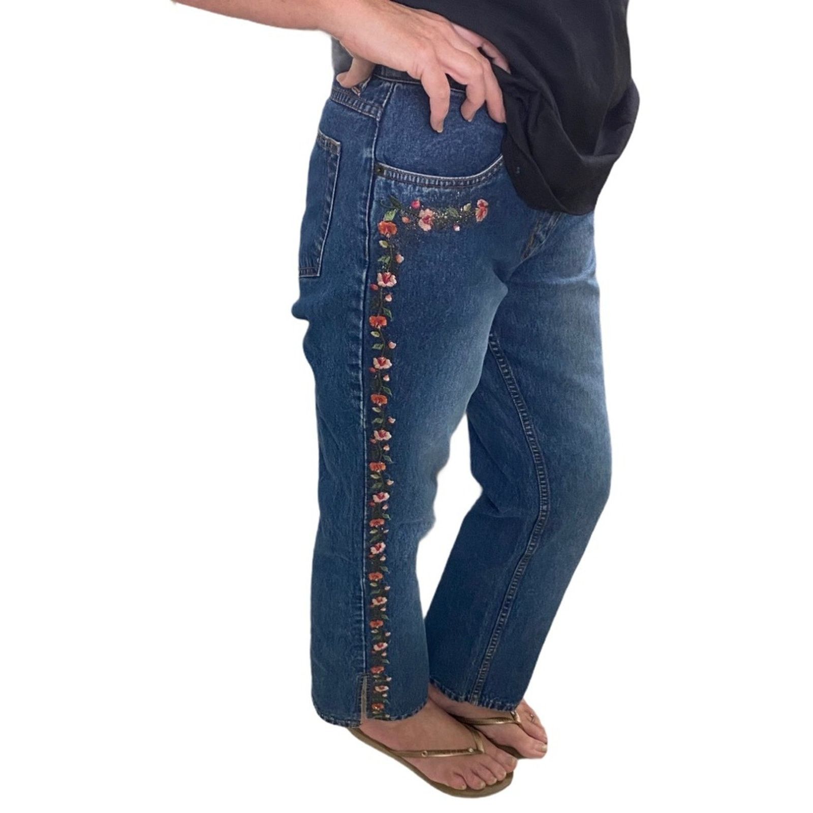 Bill Blass Vintage Bill Blass Flower Embroidered High Rise Blue Jeans Size 30" / US 8 / IT 44 - 1 Thumbnail