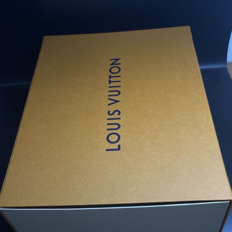 Louis Vuitton Louis Vuitton White Green Trainer Sneakers Size US 9.5 / IT 39.5 - 6 Thumbnail