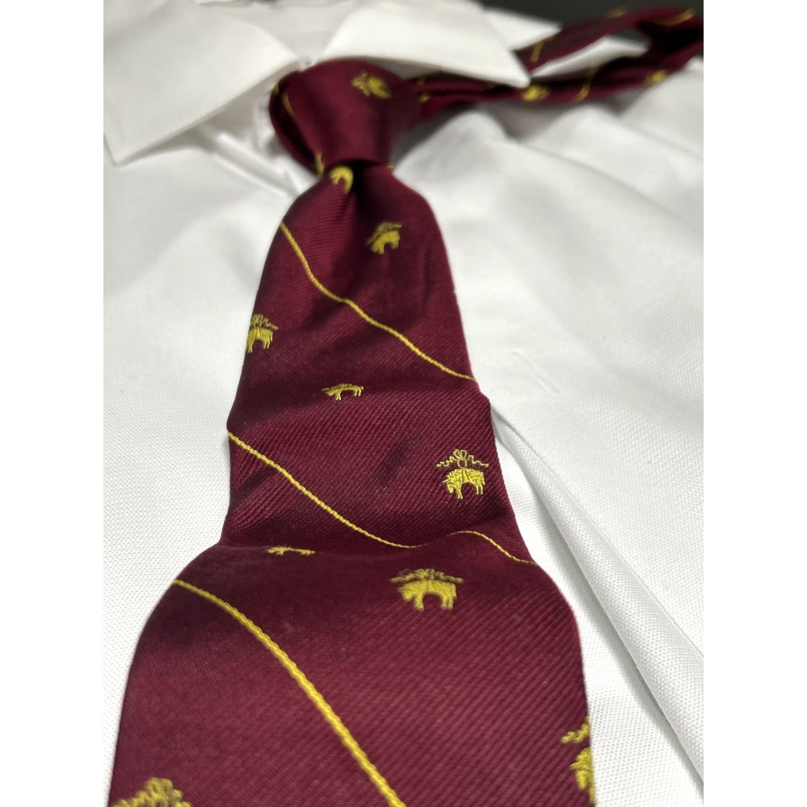 Brooks Brothers VINTAGE Brooks Brothers Makers Mens Tie Classic Merlot Gold Sheep Pattern Silk 100% Silk 57-60in Red US Mens Size ONE SIZE - 7 Thumbnail