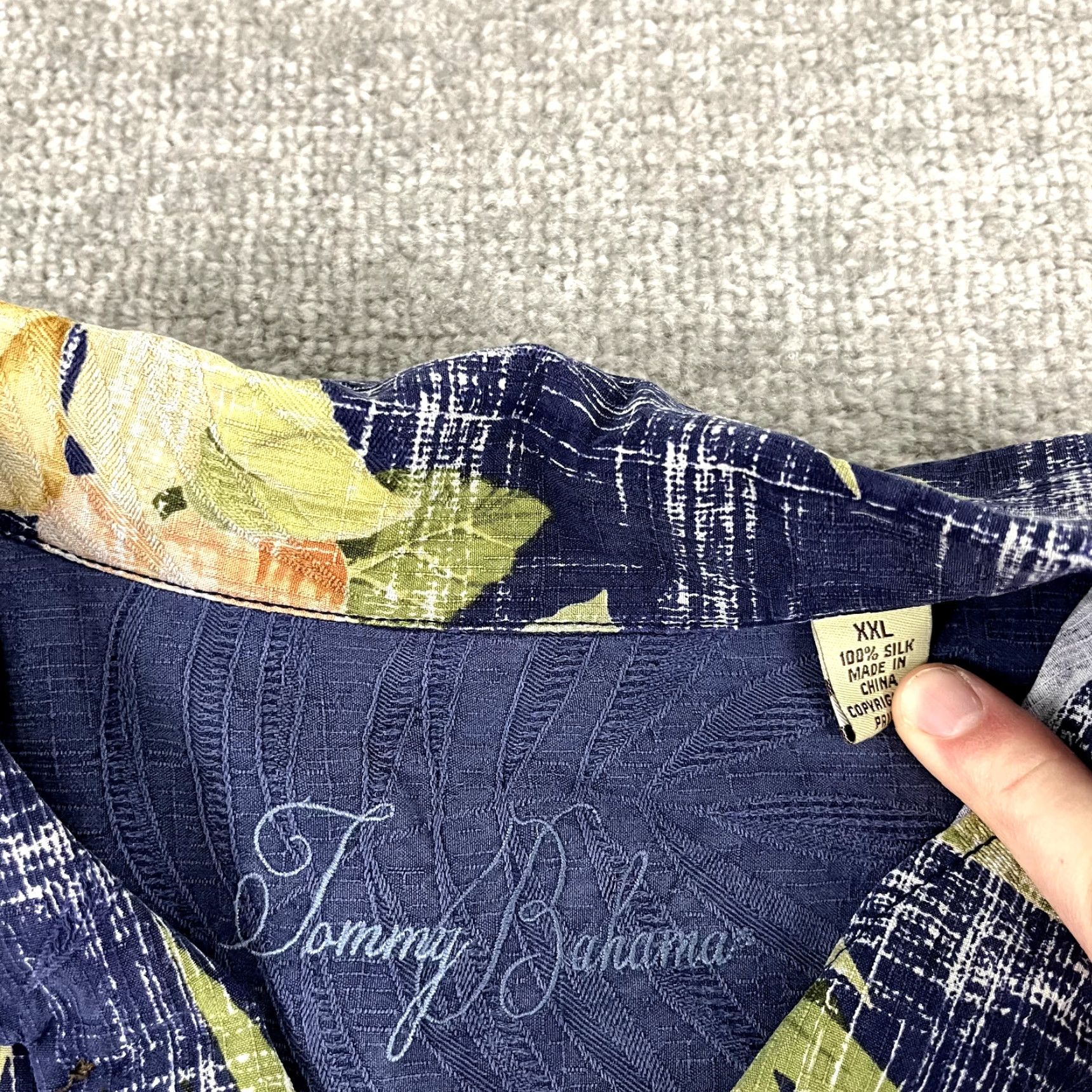 Tommy Bahama TOMMY BAHAMA Shirt Mens 2XL XXL Blue Floral Hawaiian 100% Silk Resort Button Up Size US XXL / EU 58 / 5 - 2 Thumbnail