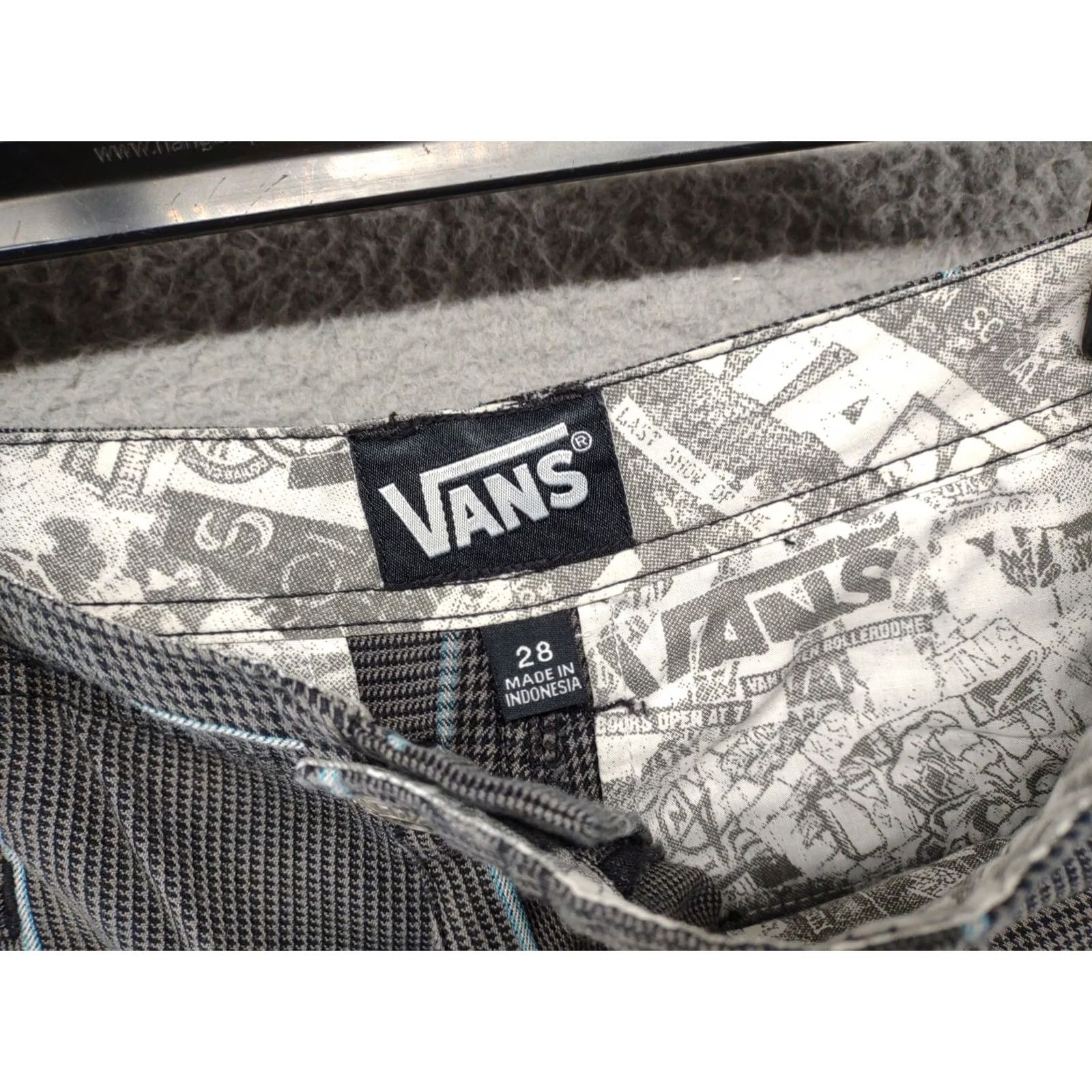 Vans Vans Mens Plaid Flat Front Chino Board Shorts 28 Black 90s Colorful Logo Belt Loops Pocket Zipper Front Flat Front Womens Mens Boys Girls Size US 28 / EU 44 - 4 Thumbnail
