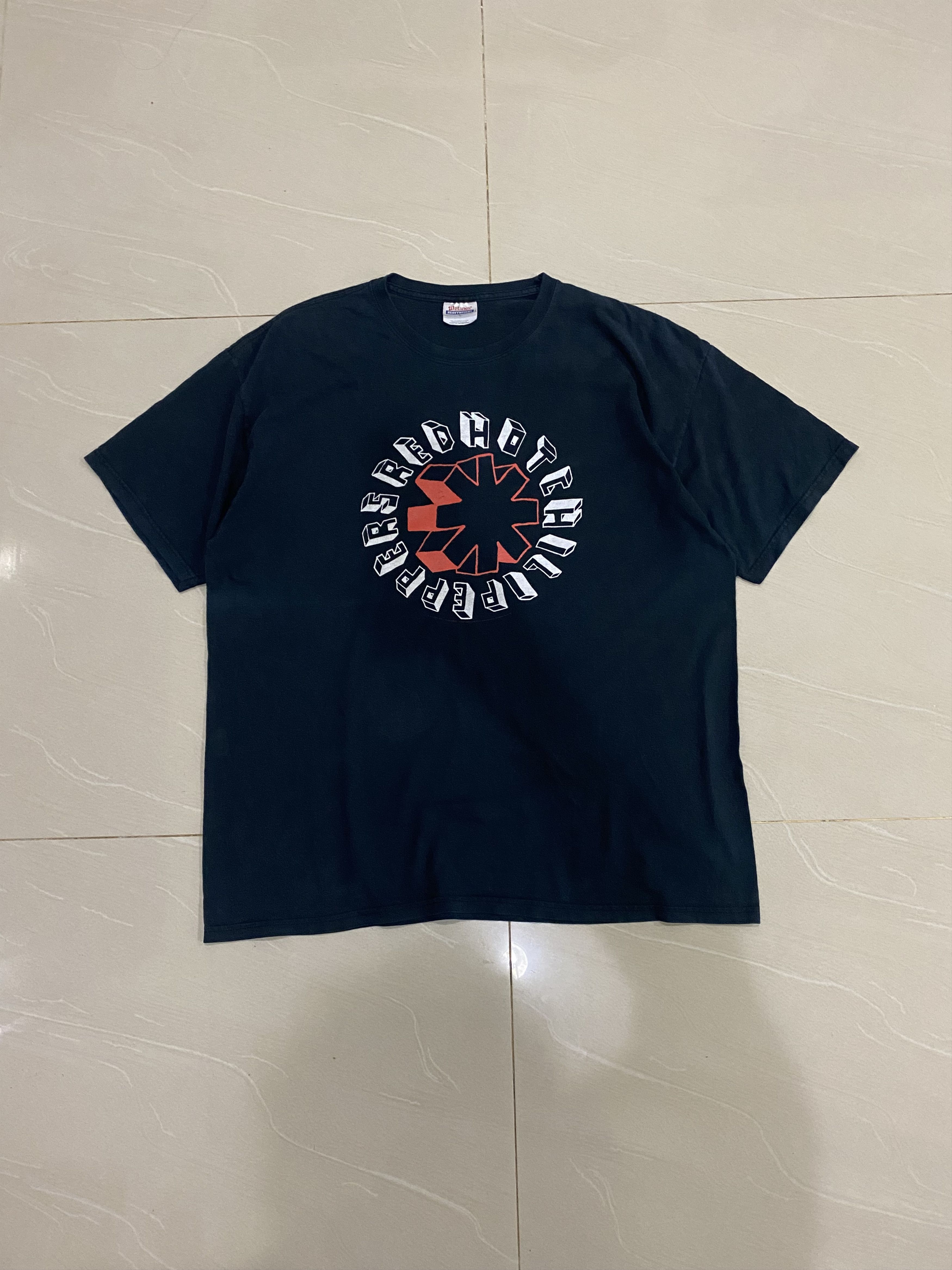 Band Tees Vintage Red Hot Chili Peppers Rock Band tshirt Size US XL / EU 56 / 4 - 1 Thumbnail