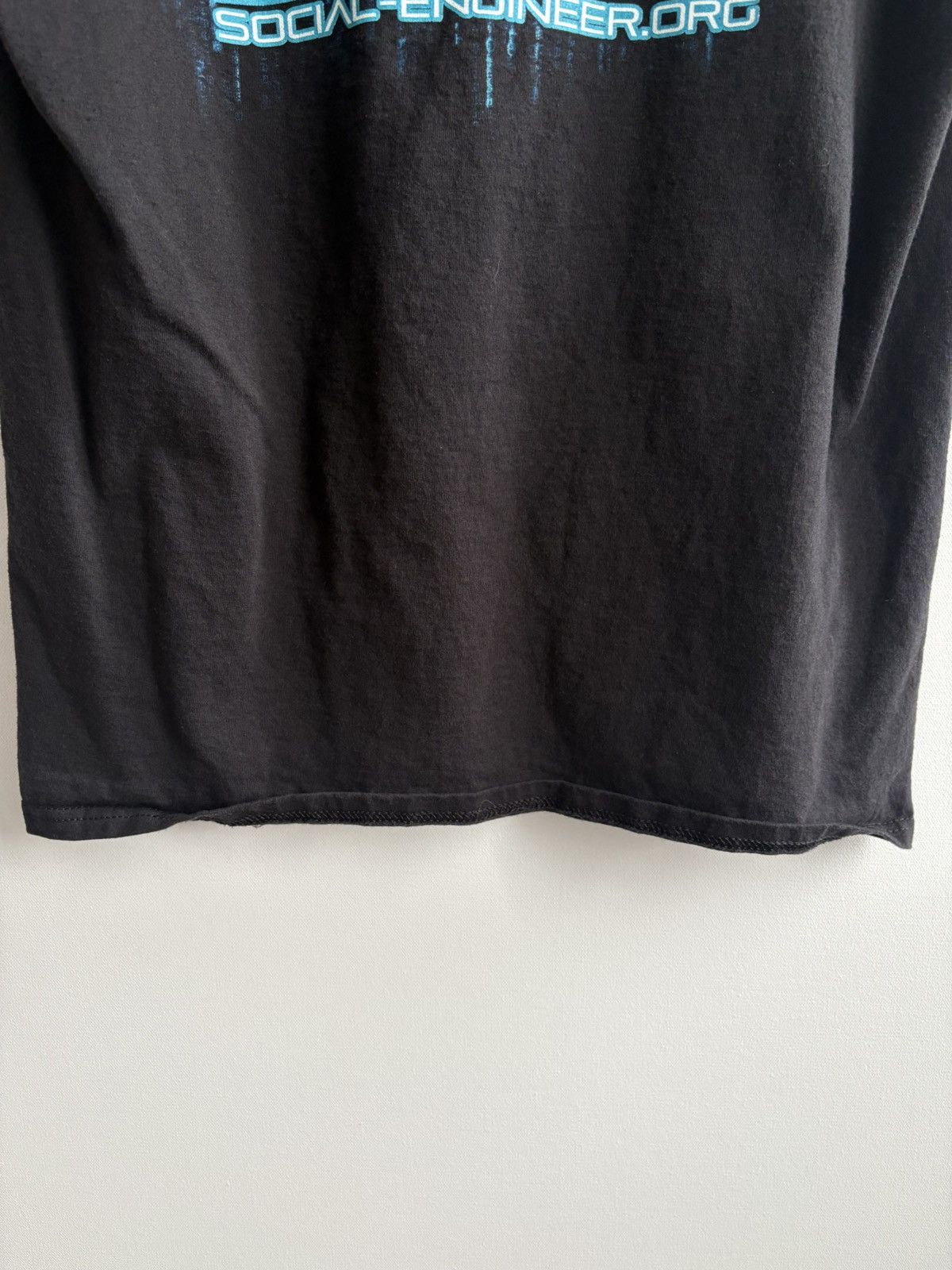 Vintage Vintage Streetwear Y2K Human Hacker Futuristic Hanes T-shirt Size US L / EU 52-54 / 3 - 10 Thumbnail