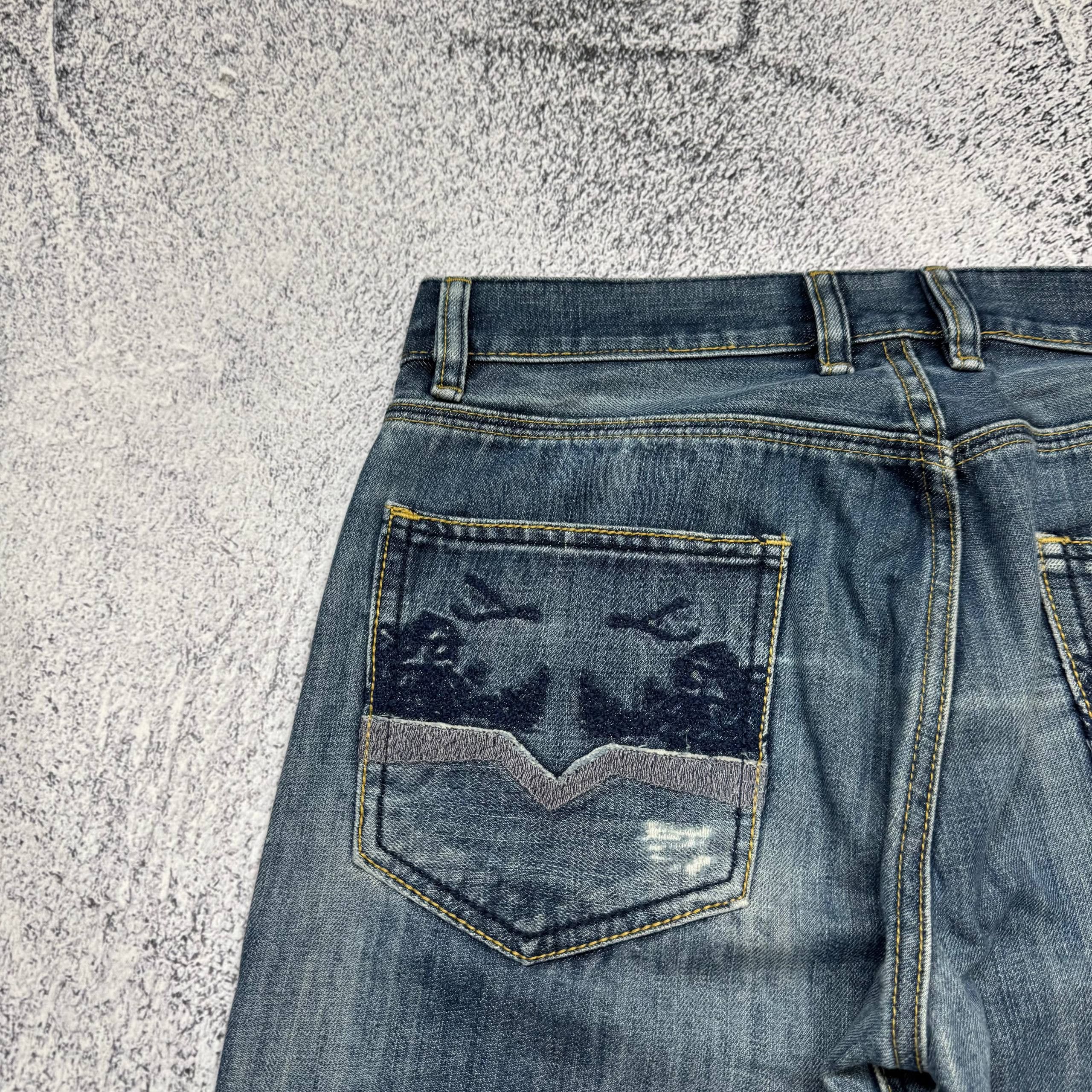 Diesel Diesel Industry BaggyFaded Big Logo Denim Jeans Mens Size 34 Size US 34 / EU 50 - 11 Thumbnail