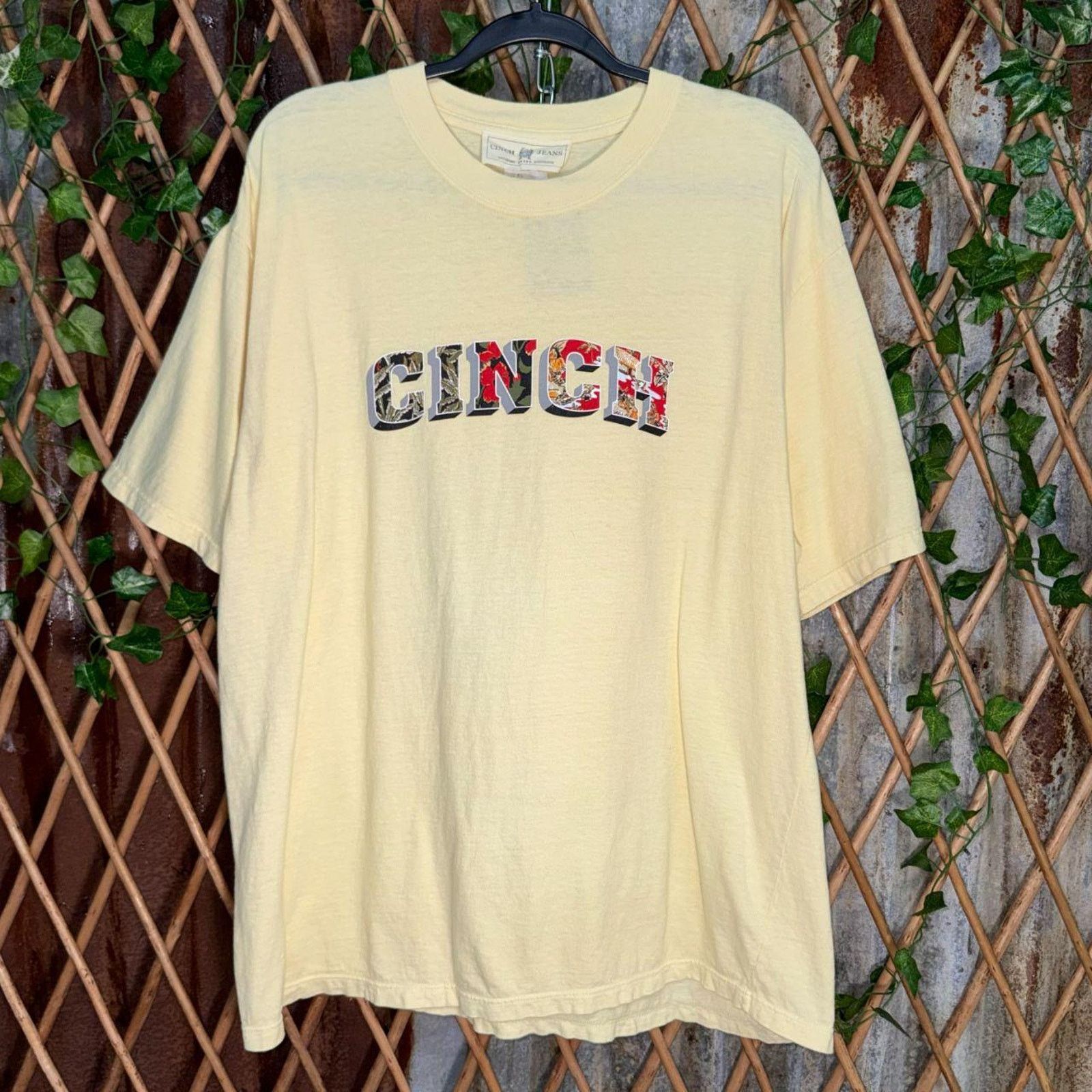 CINCH Vintage y2k cinch floral spellout 1990s/2000s creme t-shirt Size US XL / EU 56 / 4 - 1 Thumbnail