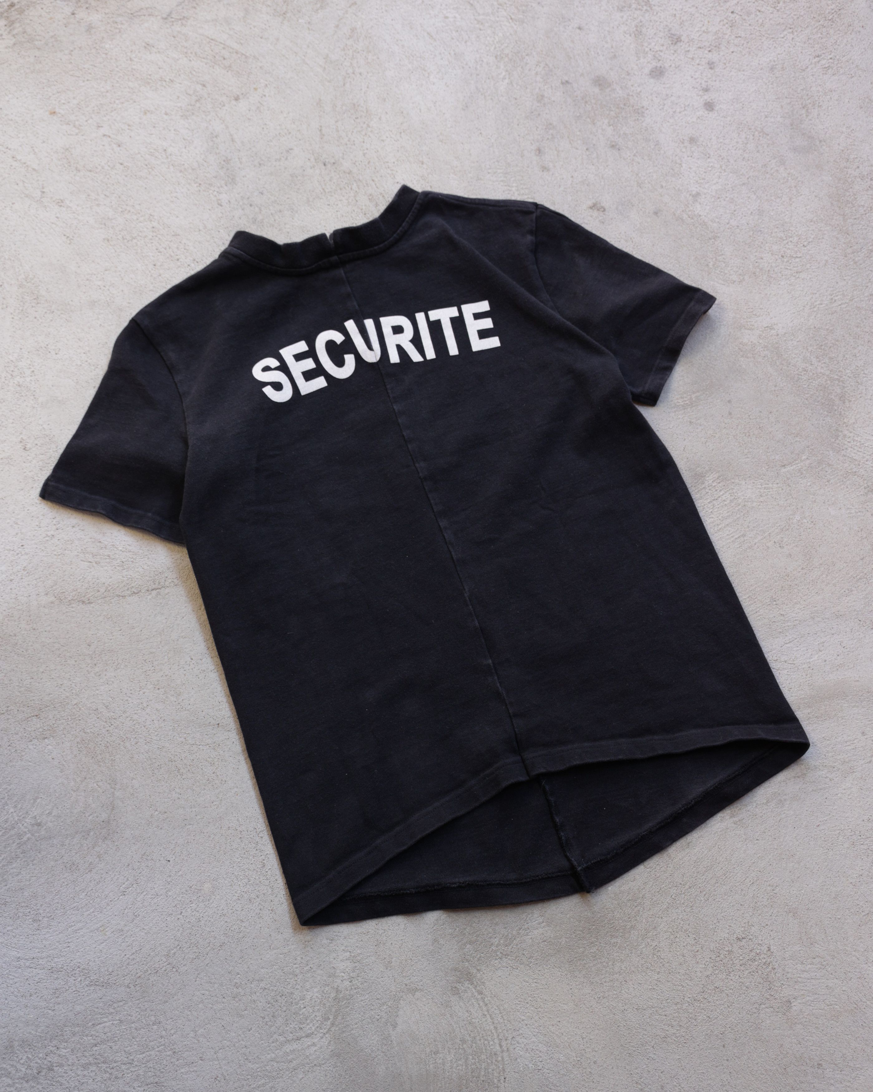 Vetements VETEMENTS FALL 15 SECURITE RECONSTRUCTED T SHIRT Size US S / EU 44-46 / 1 - 6 Thumbnail