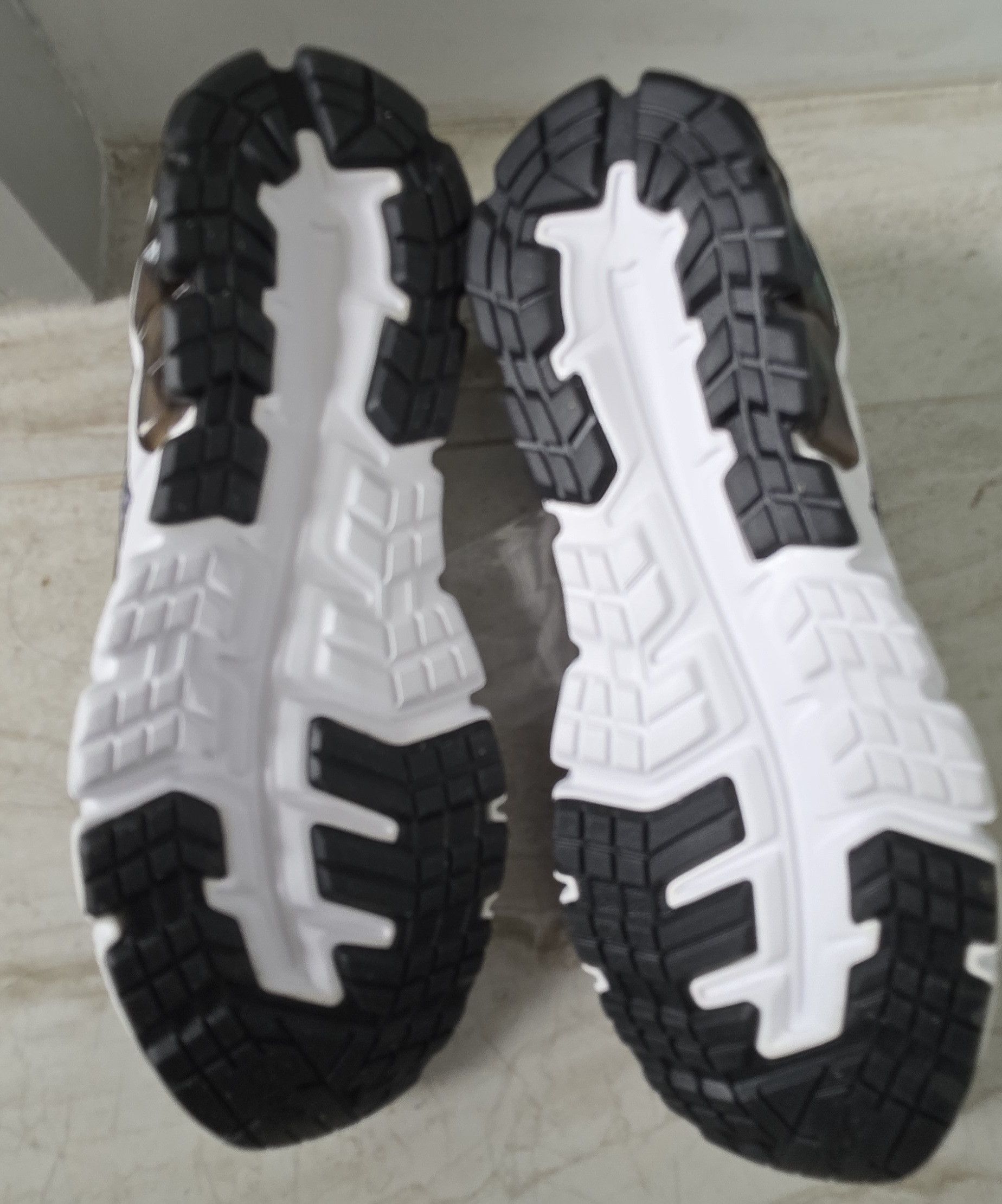Asics NWOB Asics Gel-Quantum 90 2 Graphite Grey Black Sneakers 7 Size US 7 / IT 37 - 4 Thumbnail