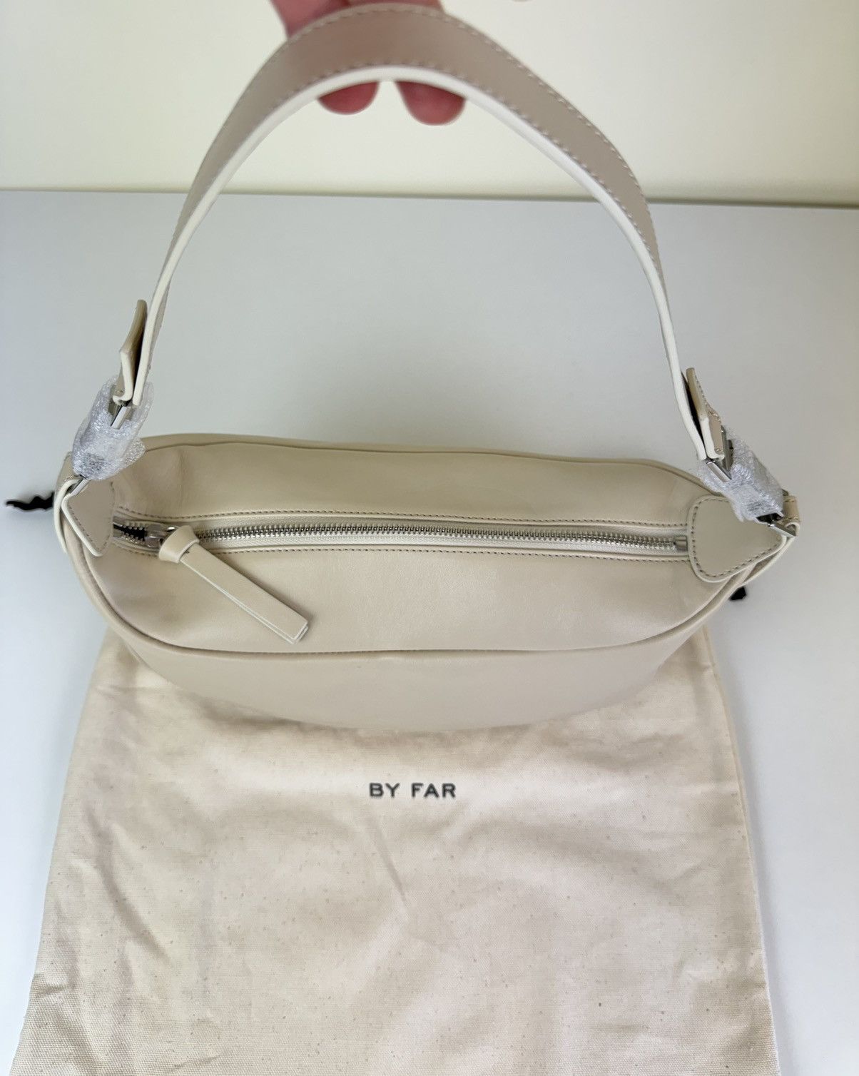 By Far By Far Amy Leather Beige Nude Shoulders Bum Waist Bag Ivory Size ONE SIZE - 5 Thumbnail