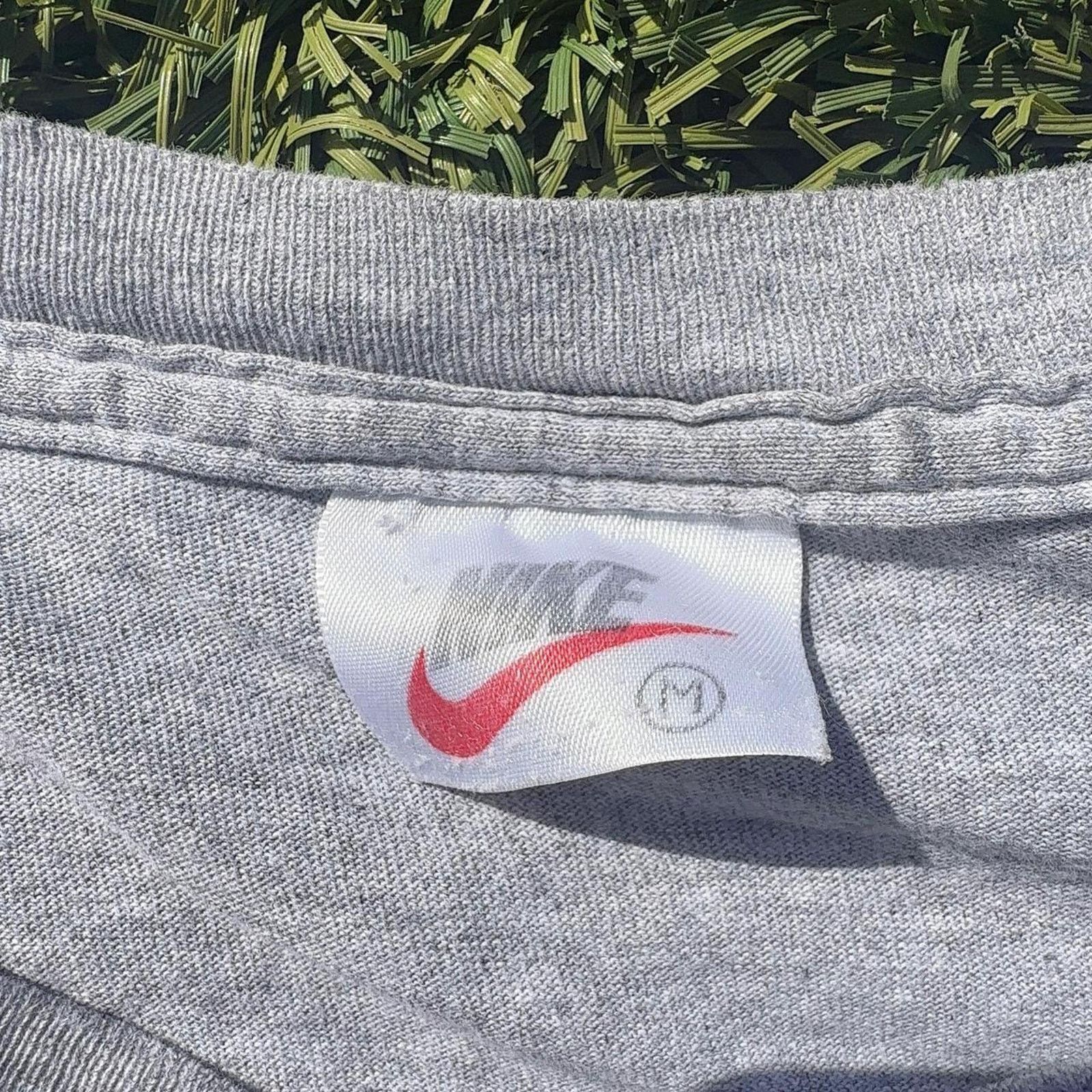 Nike Vintage 90s Nike Swoosh Graphic Tee Grey Size M Size US M / EU 48-50 / 2 - 3 Thumbnail