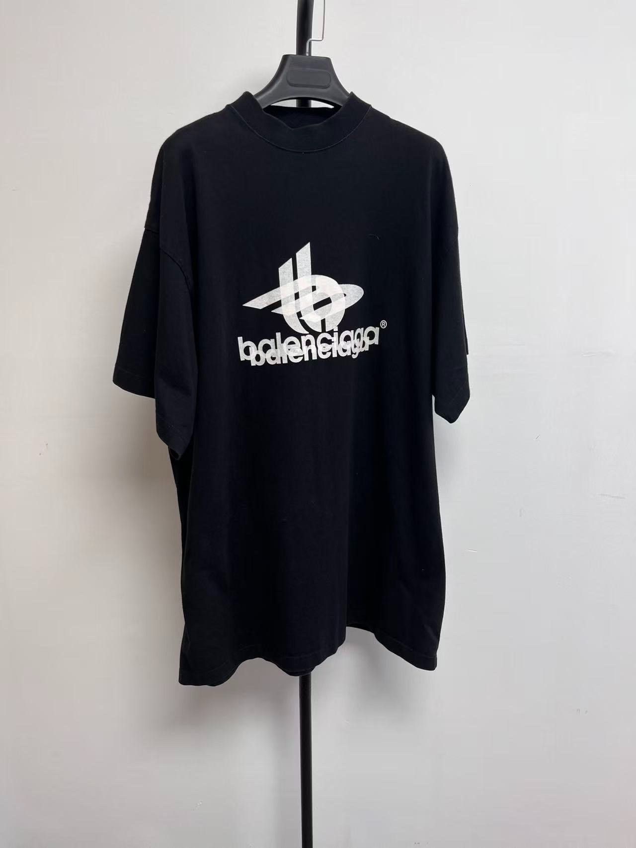 Balenciaga Balenciaga Logo Print Oversized Unisex T-Shirt Size US M / EU 48-50 / 2 - 1 Thumbnail
