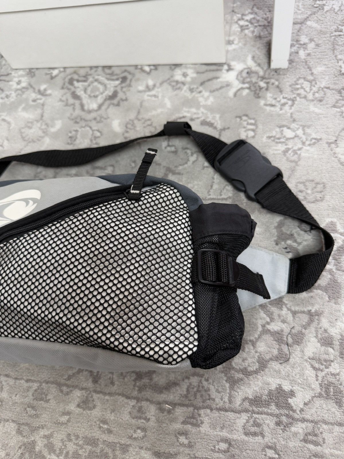 O'Neill × Vintage Vintage 90s O’neill grey sling / crossbody bag gorpcore surf Size ONE SIZE - 4 Thumbnail