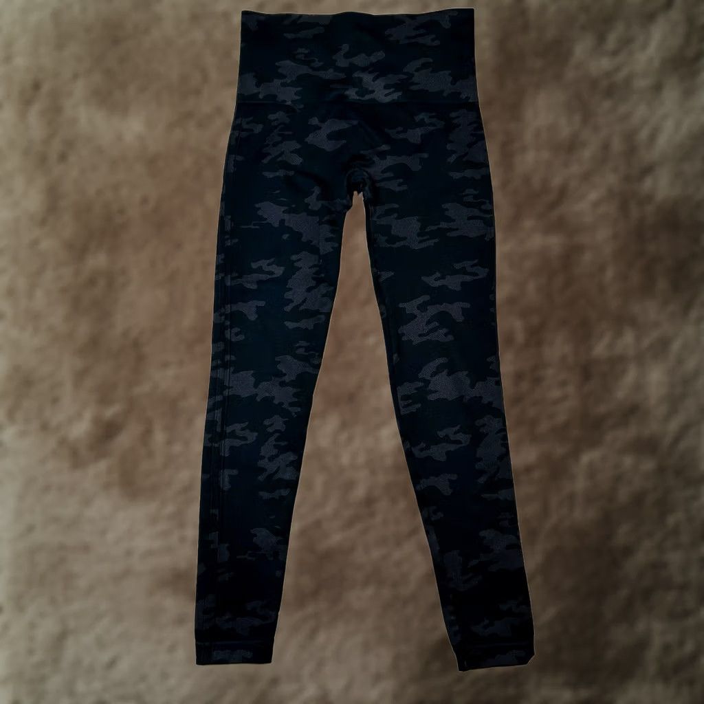 Spanx Spanx Seamless Leggings Women's Size M Black Grey Camo Ankle 25in Inseam Slim Stretch Regular Yoga Activewear Casual Size 32" / US 10 / IT 46 - 1 Thumbnail