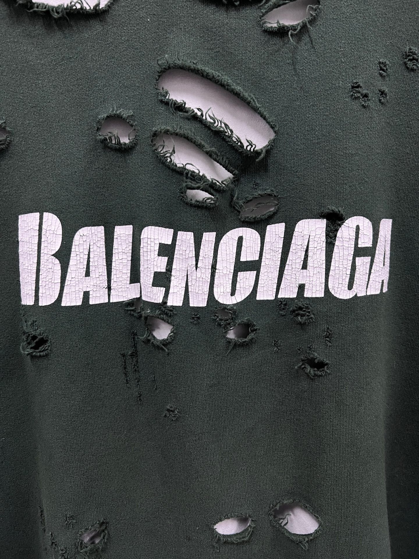 Balenciaga distressed balenciaga logo hoodie in dark green Size US L / EU 52-54 / 3 - 6 Thumbnail