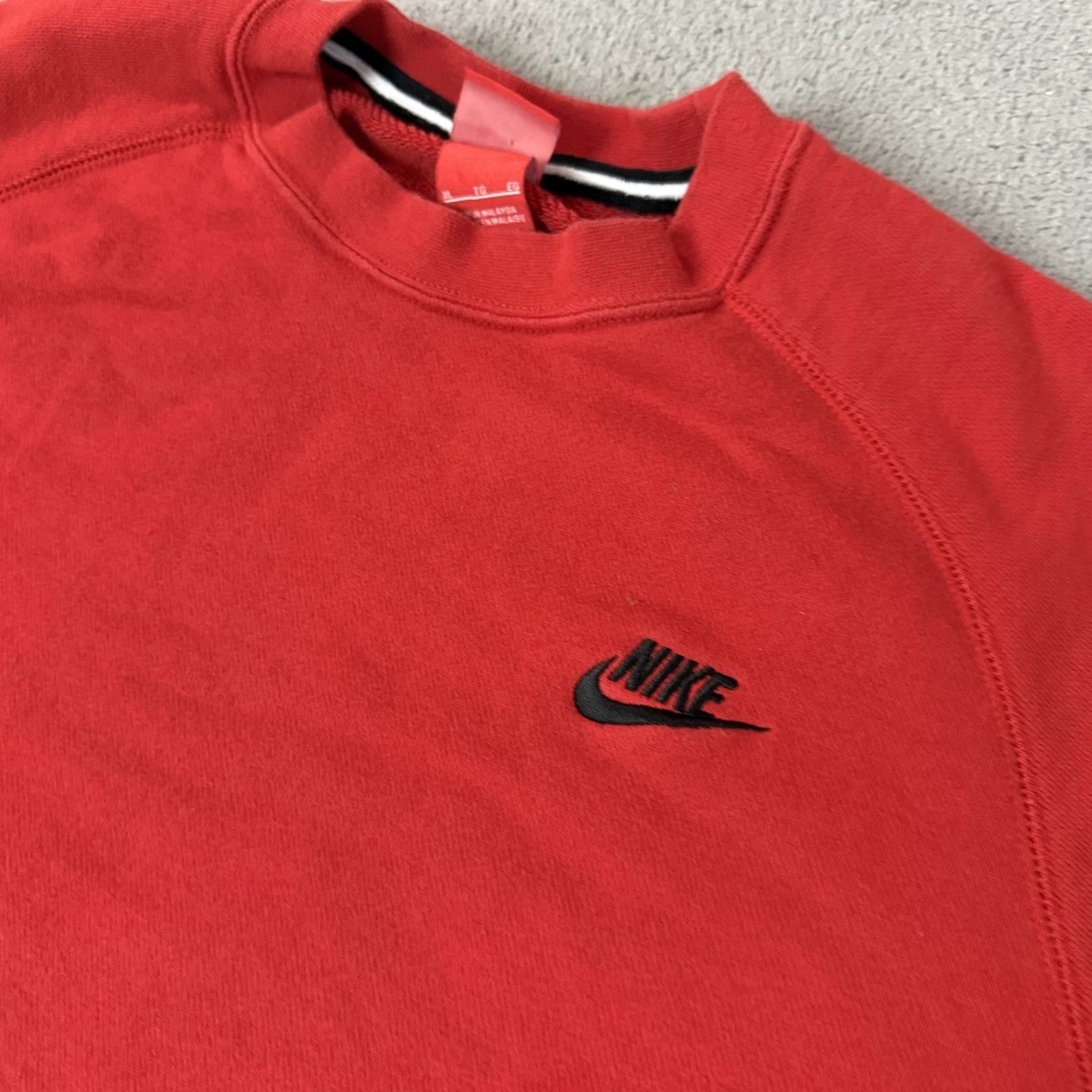 Nike VINTAGE Nike Sweatshirt Mens XL Red Embroidered Pullover Swoosh Crewneck 90s Vtg Size US XL / EU 56 / 4 - 3 Thumbnail