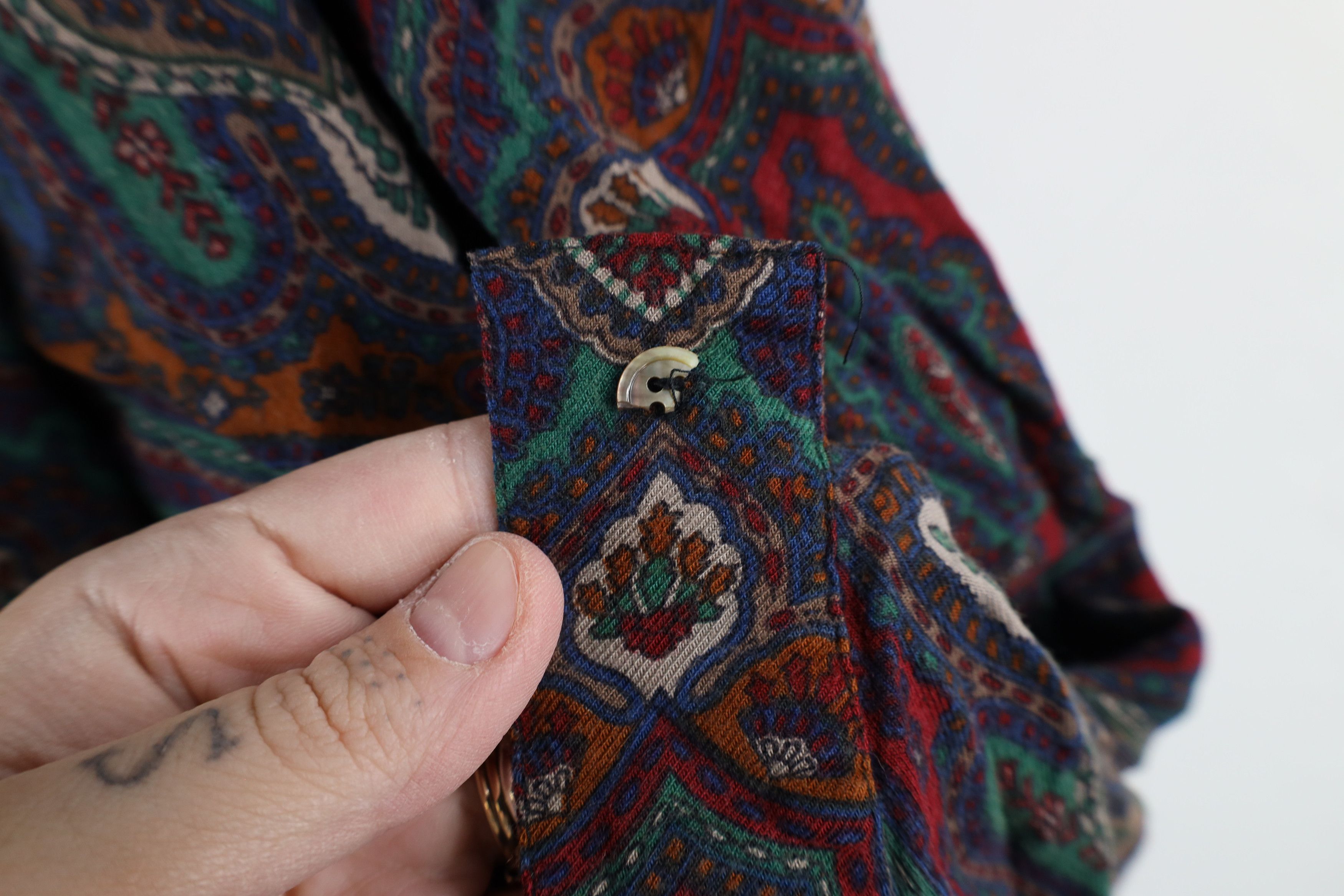 Vintage Vintage 90s Streetwear Rainbow Paisley Collared Button Shirt Size XXL / US 16-18 / IT 52-54 - 4 Thumbnail