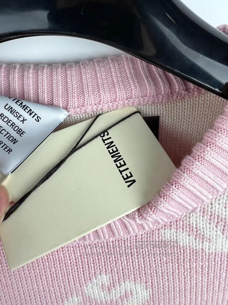 Vetements Vetements Pink Logo Sweater Size US M / EU 48-50 / 2 - 8 Thumbnail