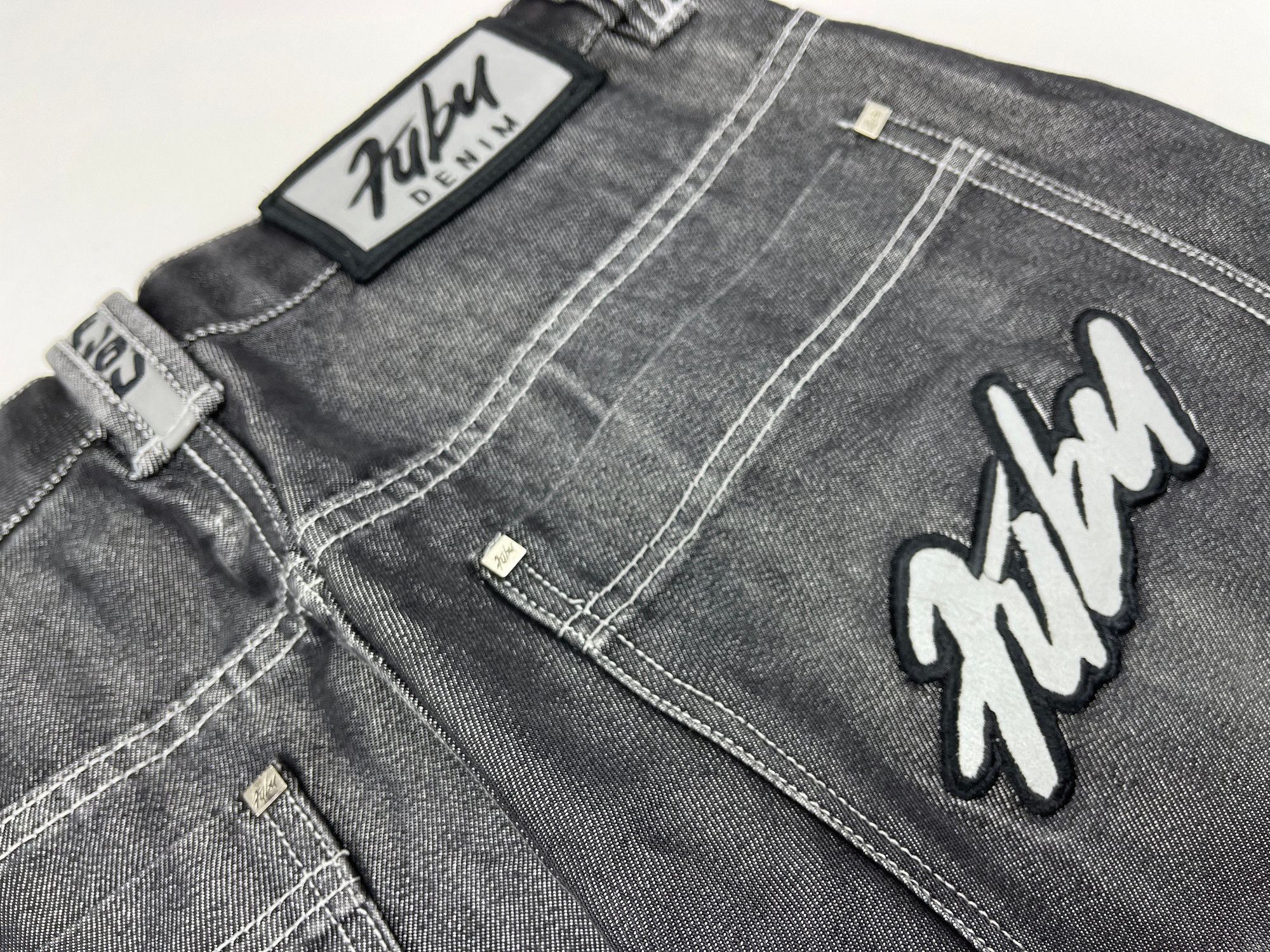 Fubu FUBU jeans, shiny black vintage baggy, silver metallic, W 30 Size US 30 / EU 46 - 6 Thumbnail