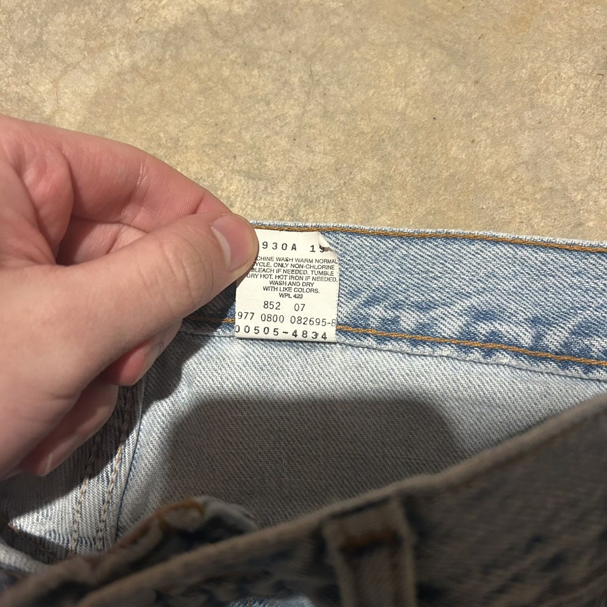 Levi's × Vintage Essential Vintage 90s Levi’s 505 Light Wash Jeans Size US 31 - 11 Thumbnail