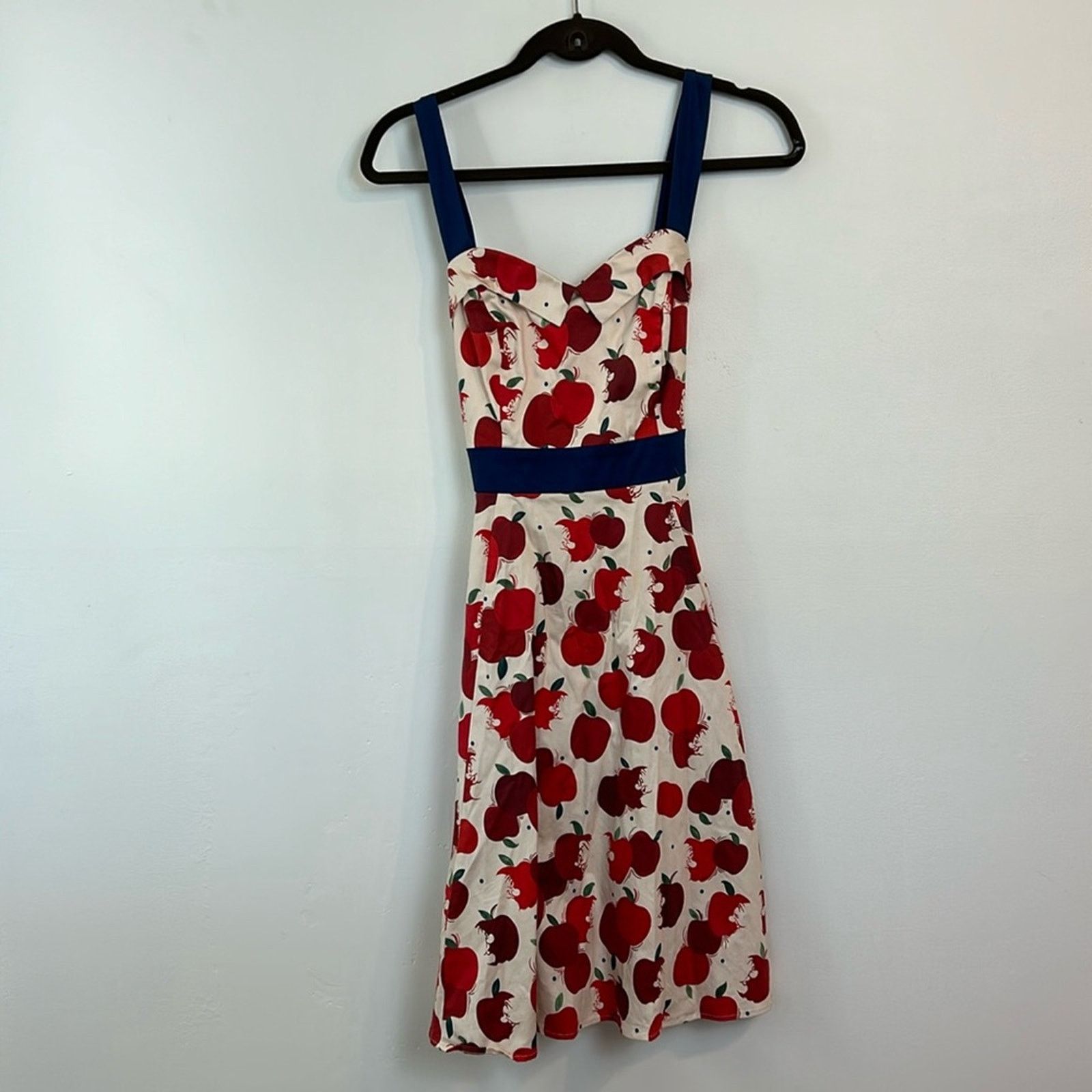 Disney Disney Parks Snow White Poison Apple RARE Dress Size M / US 6-8 / IT 42-44 - 2 Thumbnail