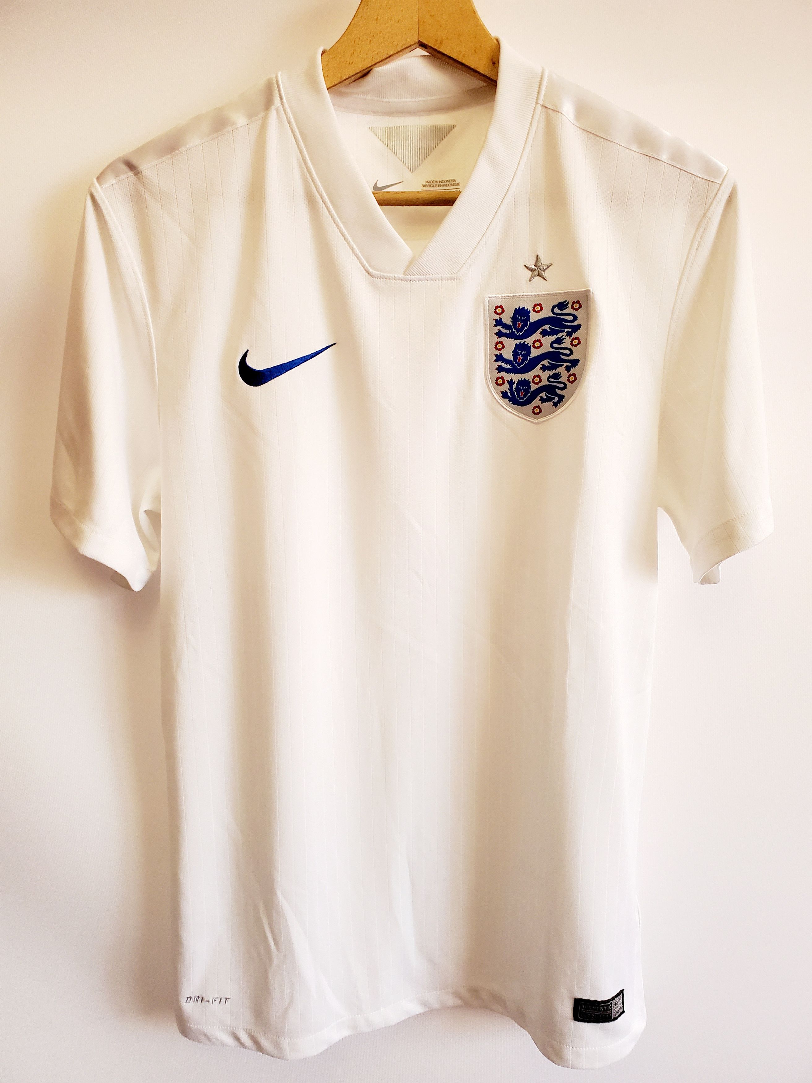 Nike ENGLAND 2014 2015 HOME FOOTBALL SHIRT SOCCER JERSEY0q Size US S / EU 44-46 / 1 - 1 Thumbnail