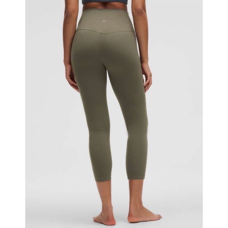 Lululemon 𝓛𝓾𝓵𝓾𝓵𝓮𝓶𝓸𝓷 Women's High-Rise Green Cropped Leggings Size 32" / US 10 / IT 46 - 1 Thumbnail