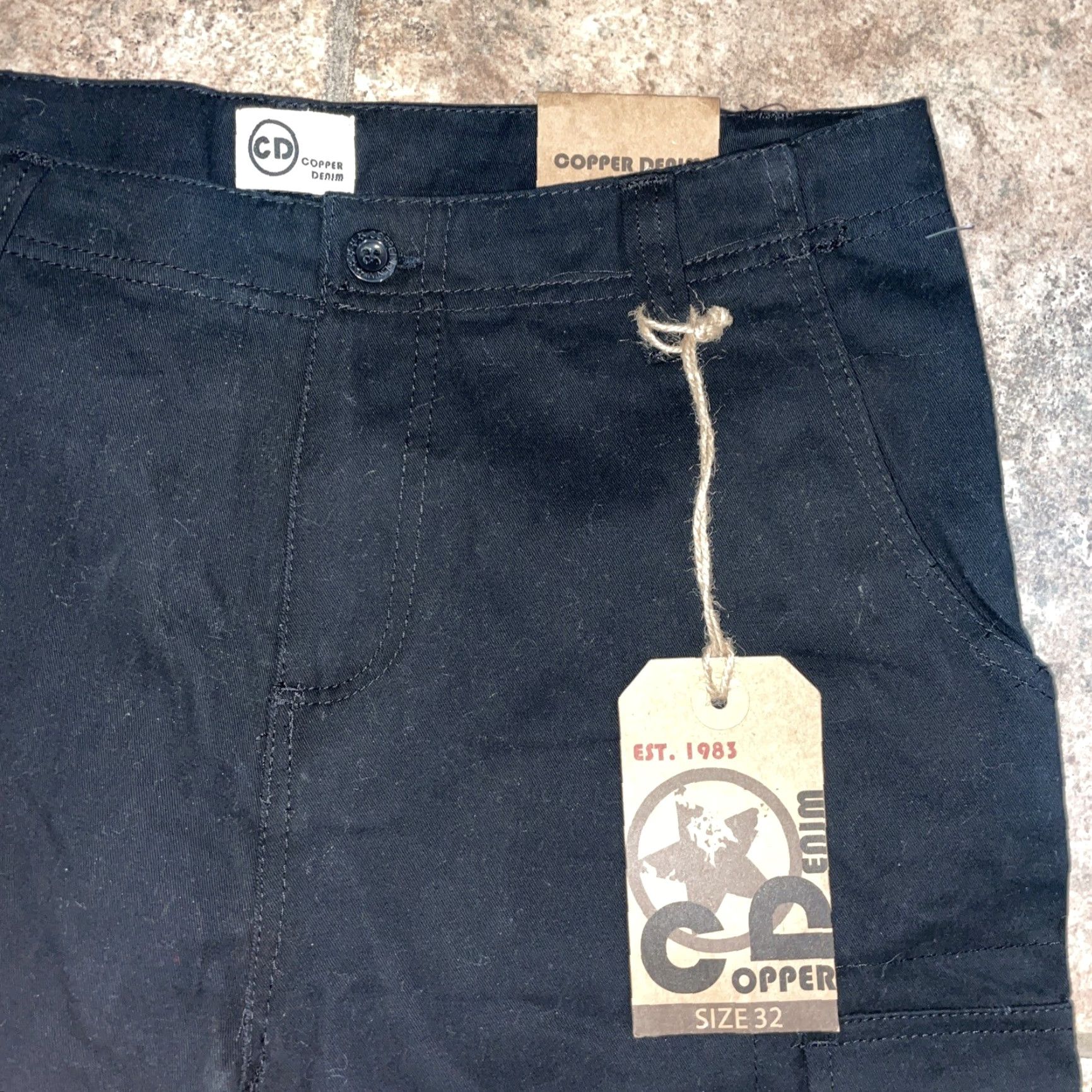 Vintage VINTAGE? (no) Copper Denim Black Cargo Shorts Men Size 32 Adult Regular Denim Black Cargo Shorts Mens 32 Copper (avoid extra) Size US 32 / EU 48 - 2 Thumbnail