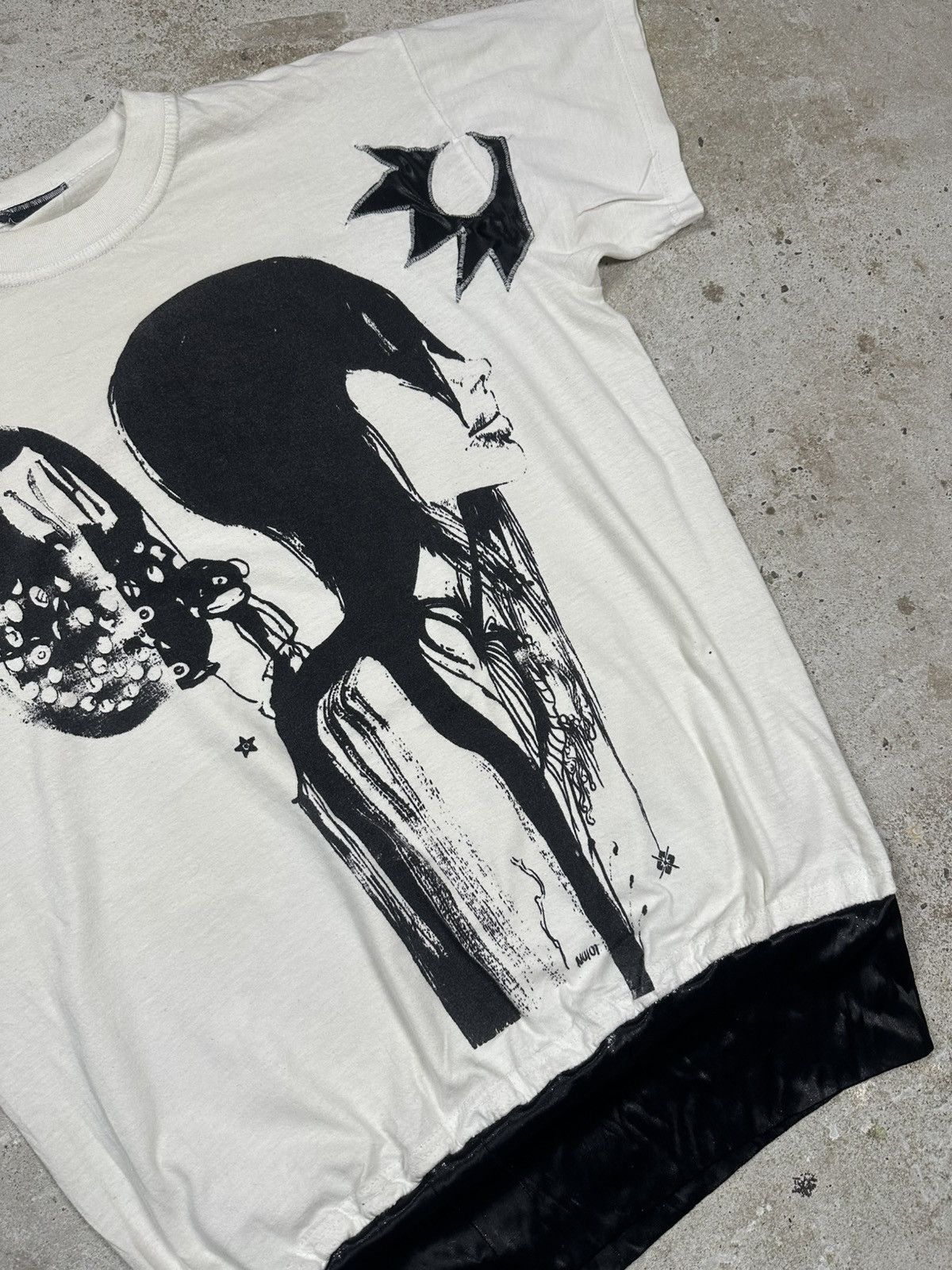 Japanese Brand × Vintage Vintage Y2K Japanese Brand Archive Women Face Tee Size US L / EU 52-54 / 3 - 10 Thumbnail