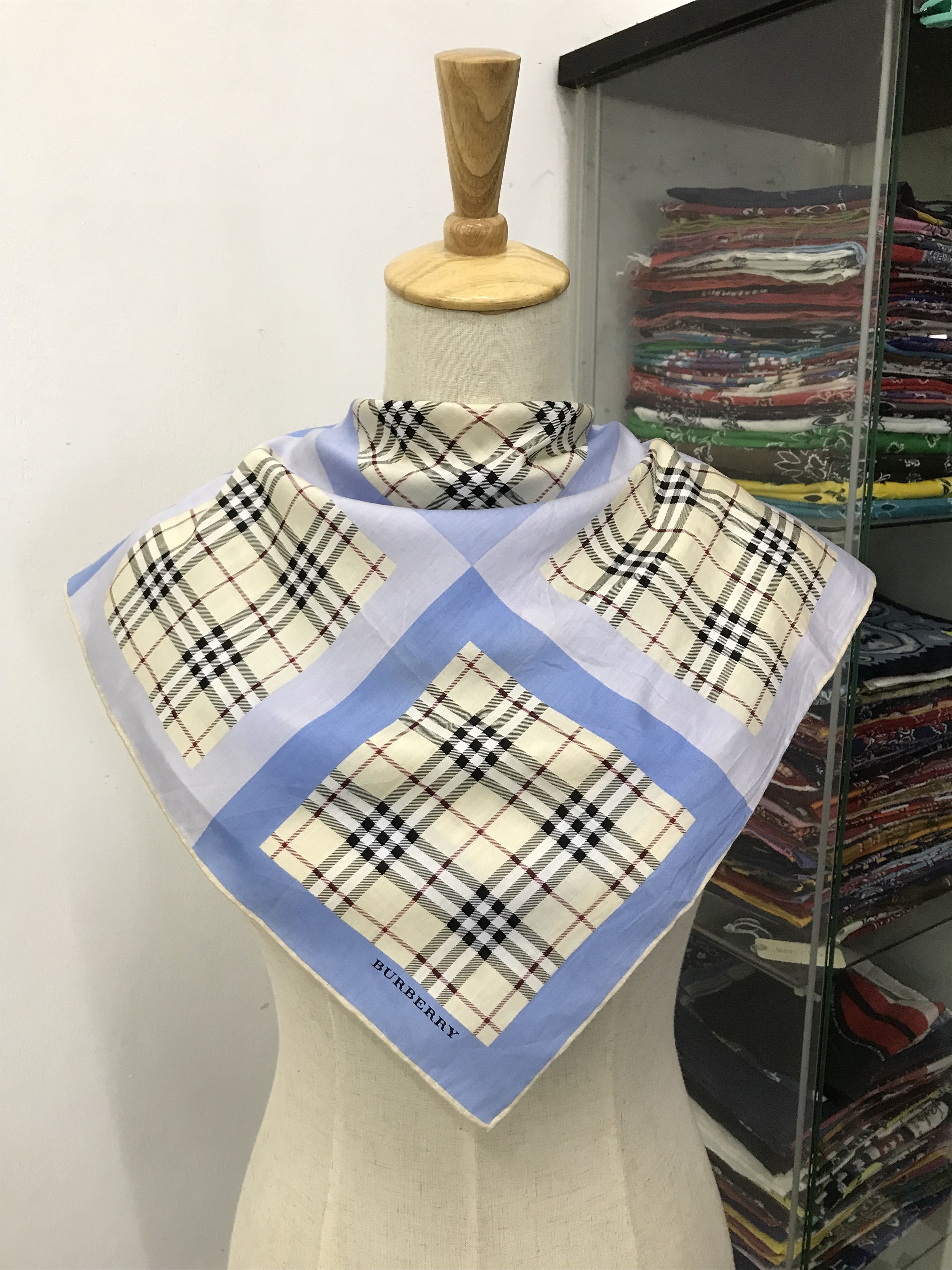 Burberry × Vintage Vintage Burberry Silk Scarf - S2458 Size ONE SIZE - 3 Thumbnail
