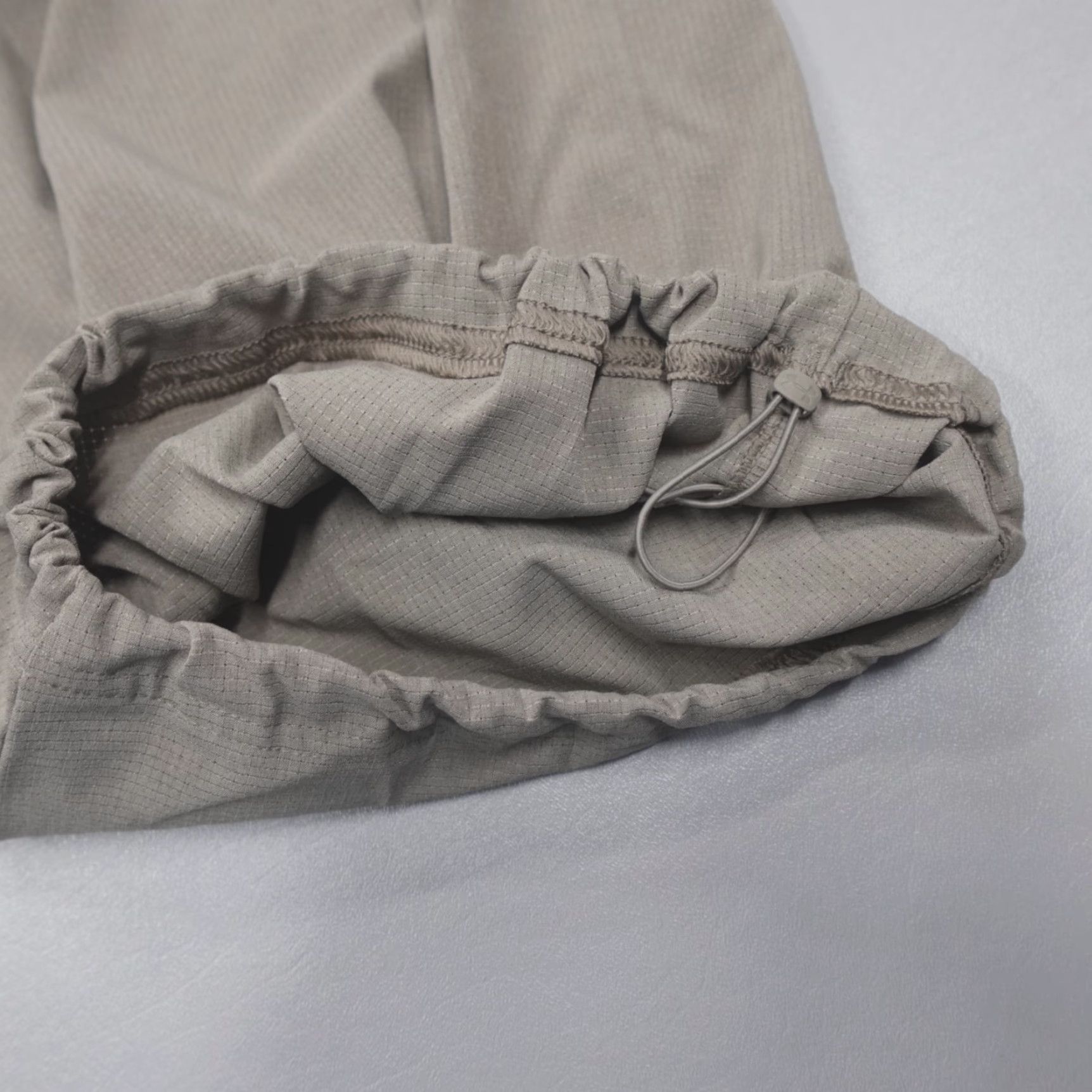 Under Armour Under Armour Unstoppable AirVent Parachute Pants Oversized Women's XL Taupe Dusk Size 40" / US 18 - 4 Thumbnail