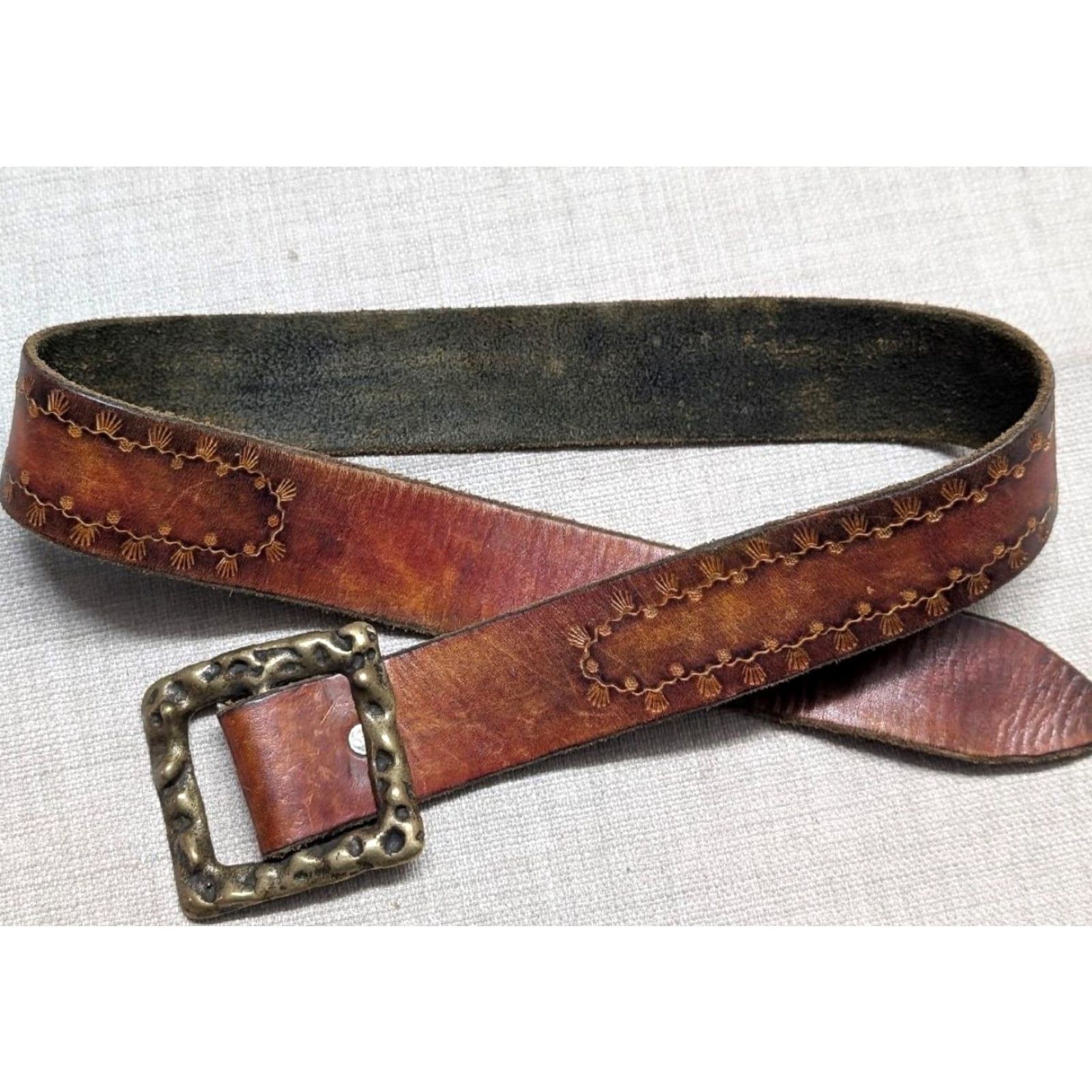 Vintage VINTAGE leather belt Western belt Tooled brown 30 30/32 1-5/8" Buckle snaps Mens 1970s Brutalist Hippie Boho Chenille Size 30 - 2 Thumbnail